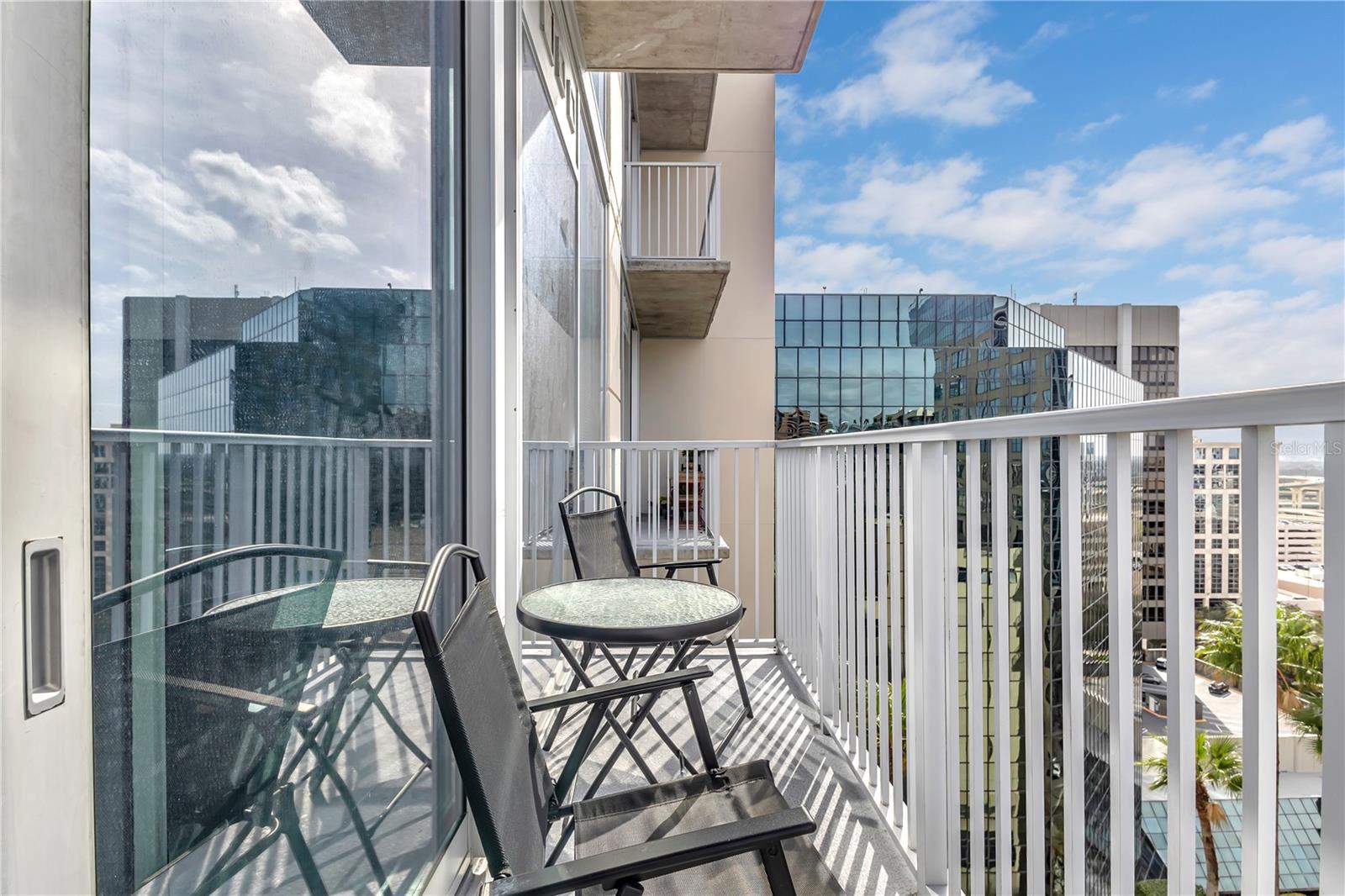 Image 20 of 37 For 155 Court Avenue 1506