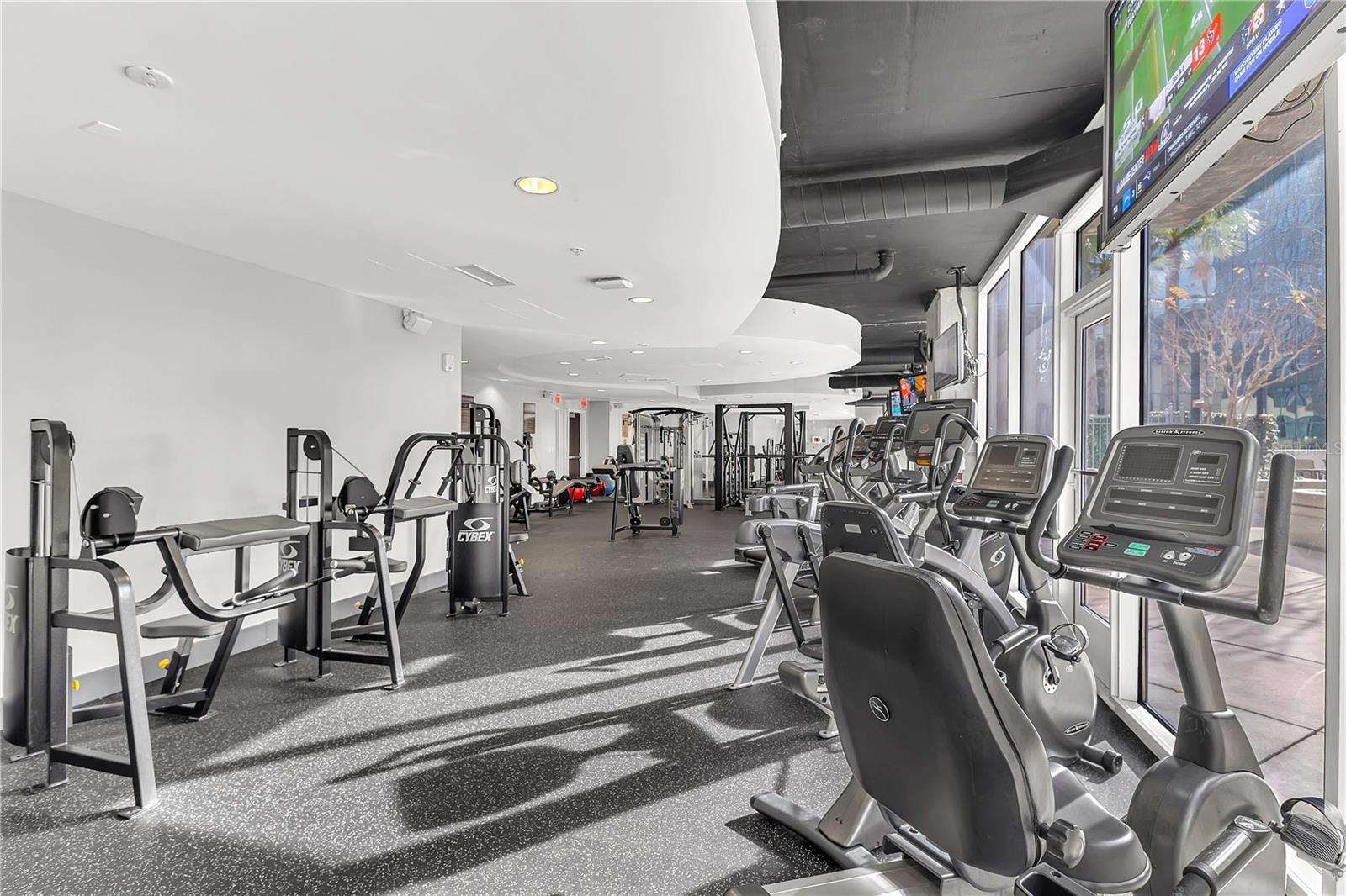 Image 21 of 37 For 155 Court Avenue 1506