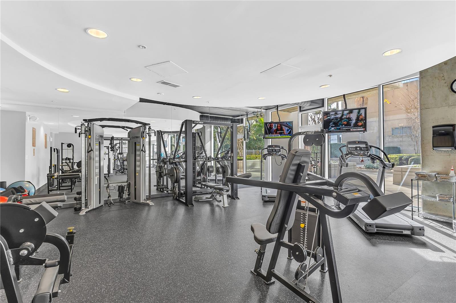 Image 22 of 37 For 155 Court Avenue 1506