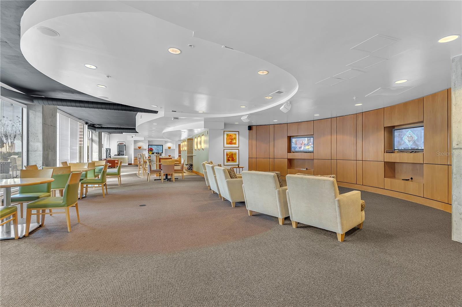 Image 24 of 37 For 155 Court Avenue 1506