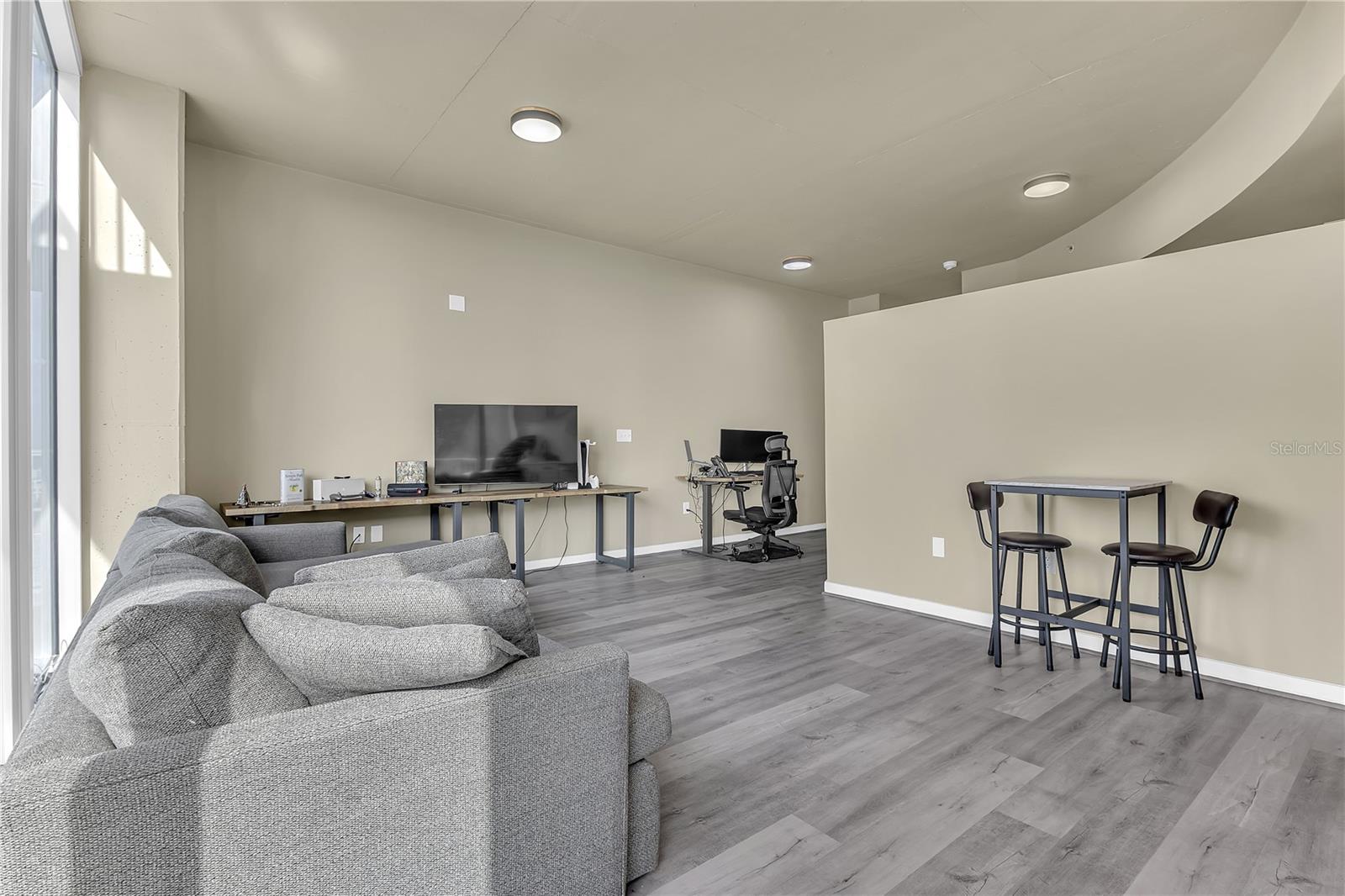 Image 4 of 37 For 155 Court Avenue 1506