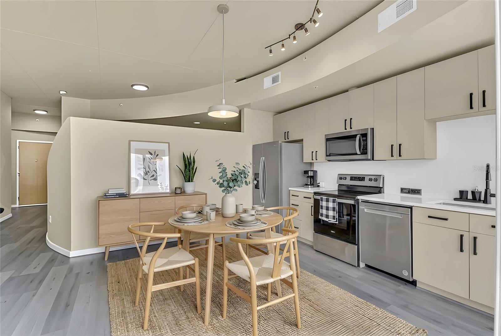 Image 9 of 37 For 155 Court Avenue 1506