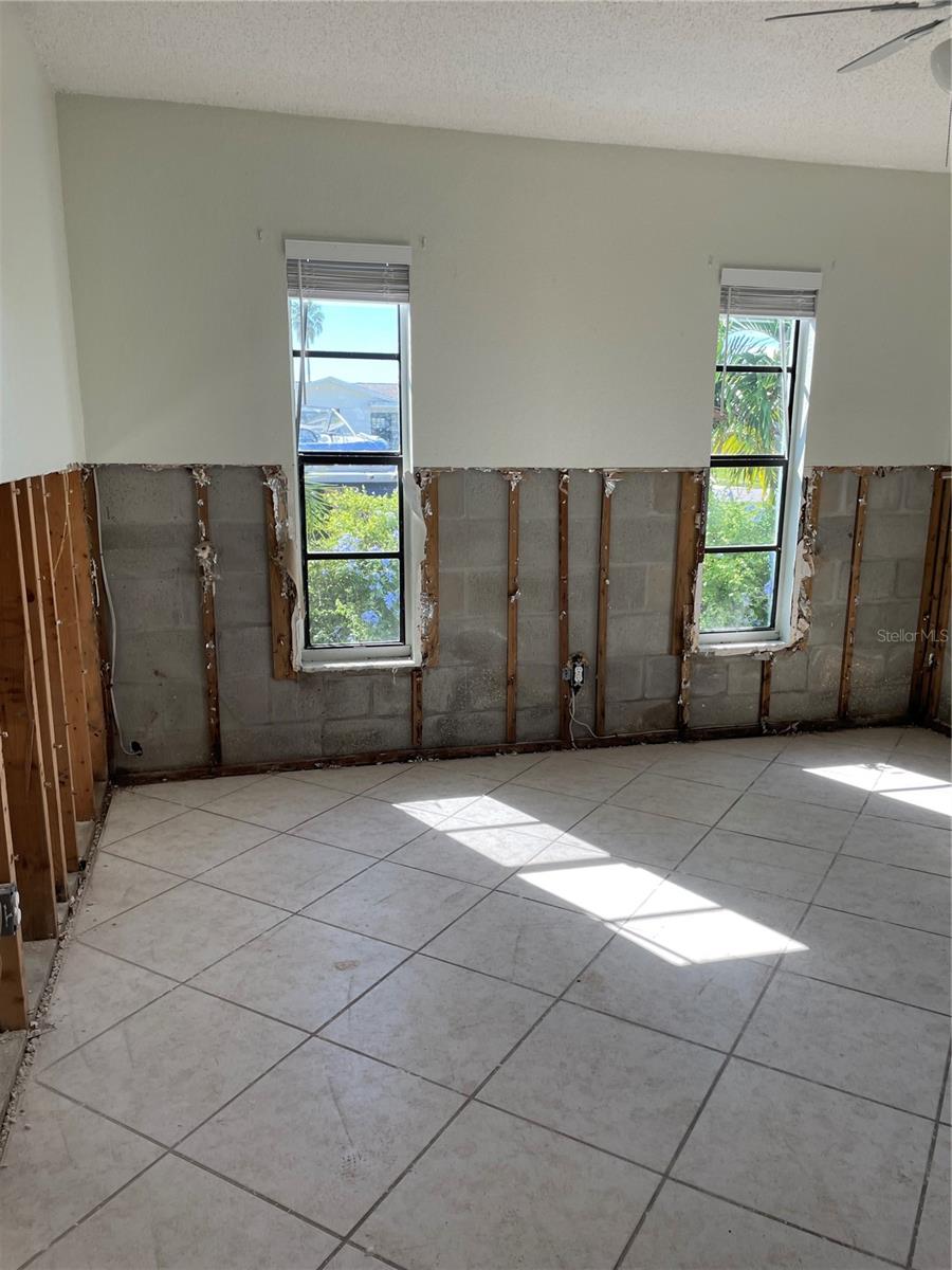 Image 27 of 59 For 13612 Frances Avenue