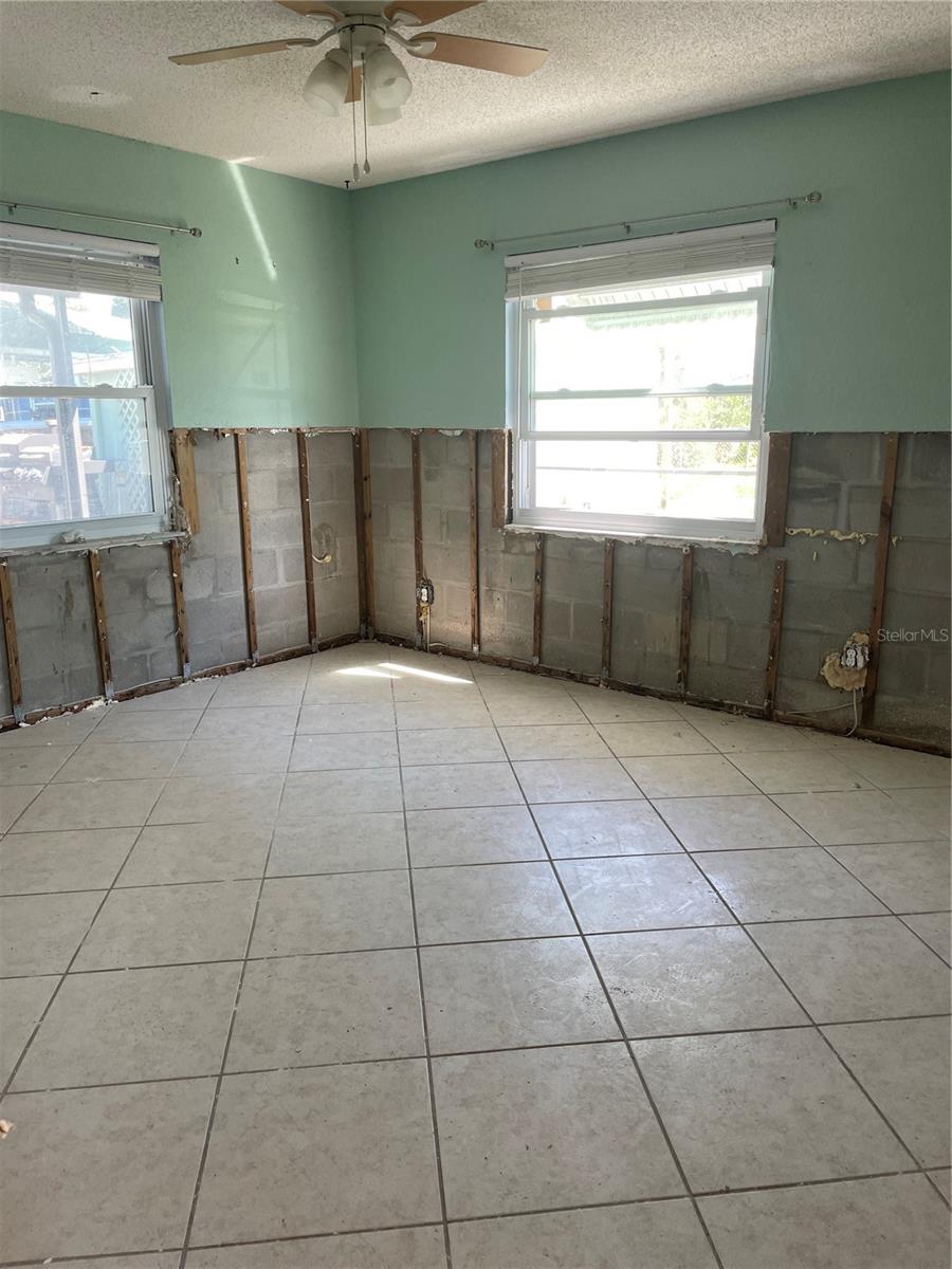 Image 34 of 59 For 13612 Frances Avenue