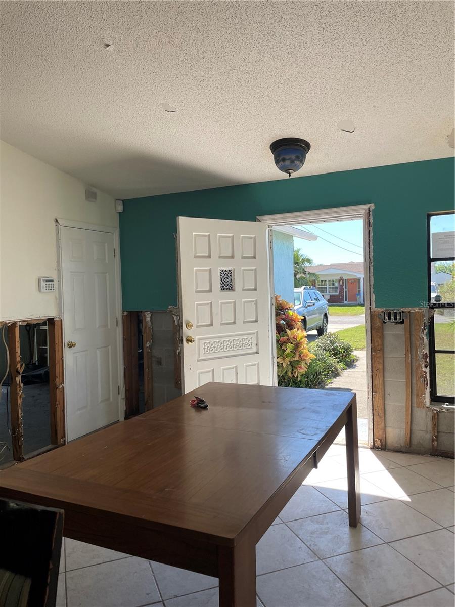 Image 4 of 59 For 13612 Frances Avenue