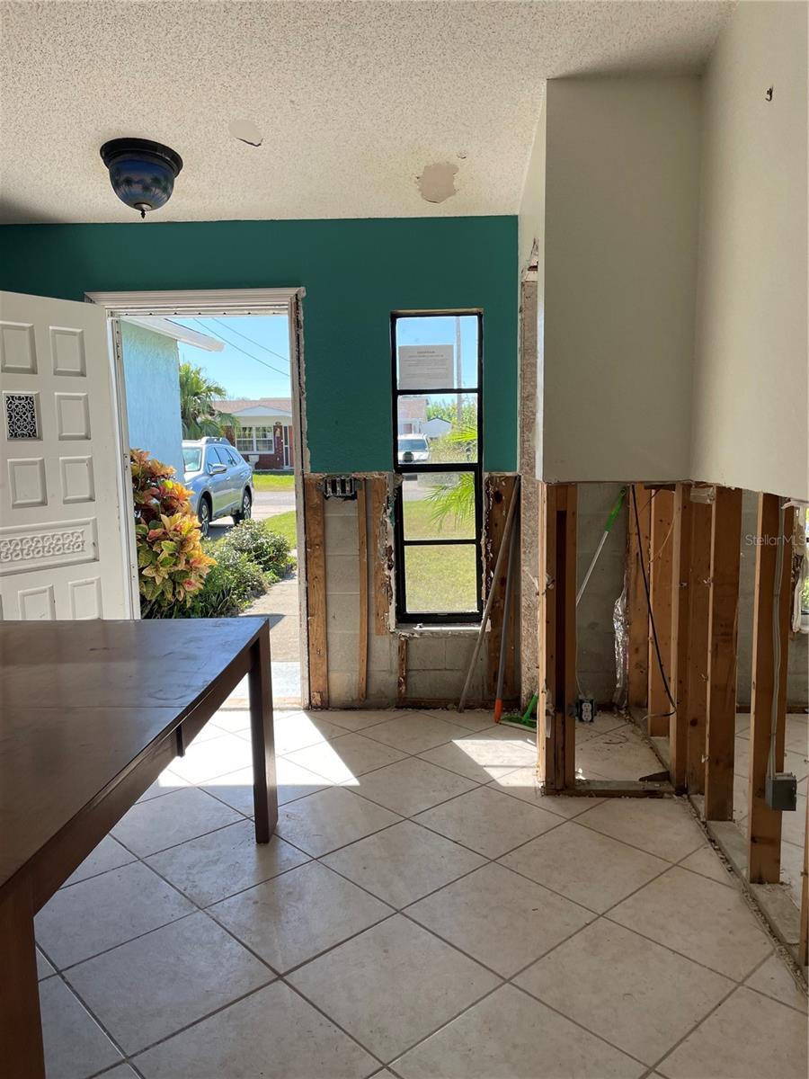 Image 5 of 59 For 13612 Frances Avenue