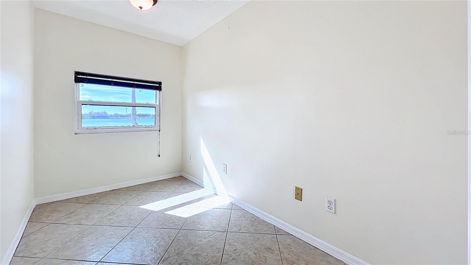 Image 13 of 55 For 630 Killarney Bay Court 3