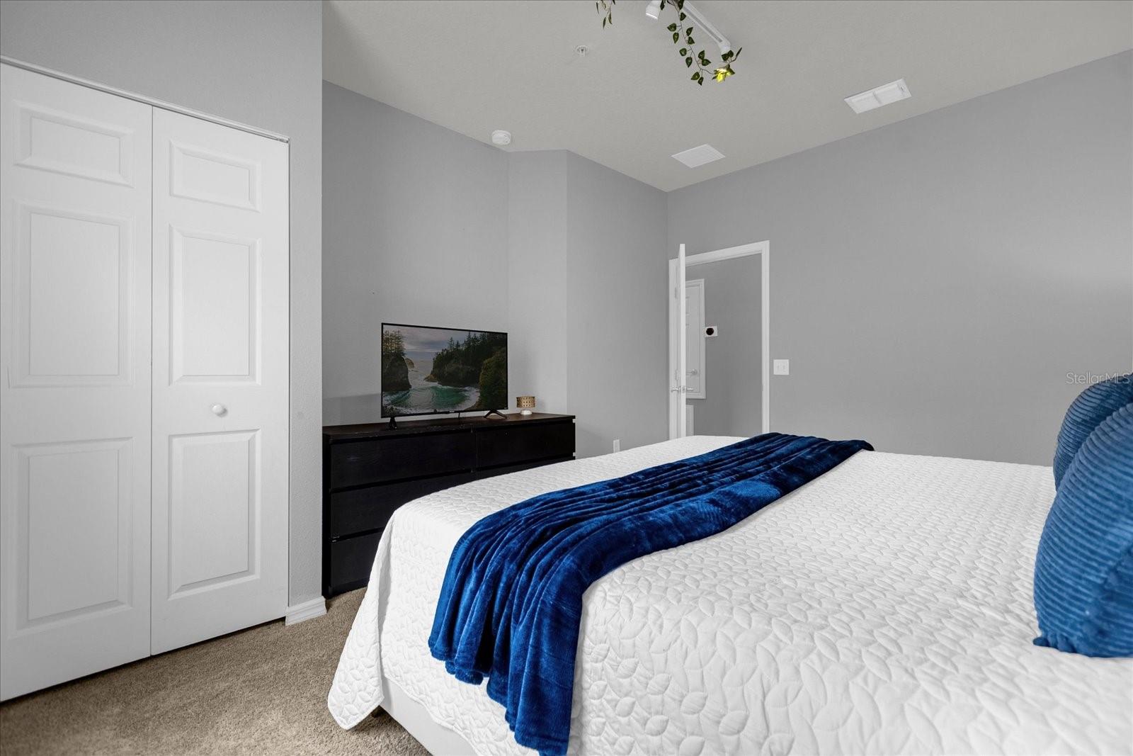 Image 10 of 20 For 5350 Diplomat Court 107