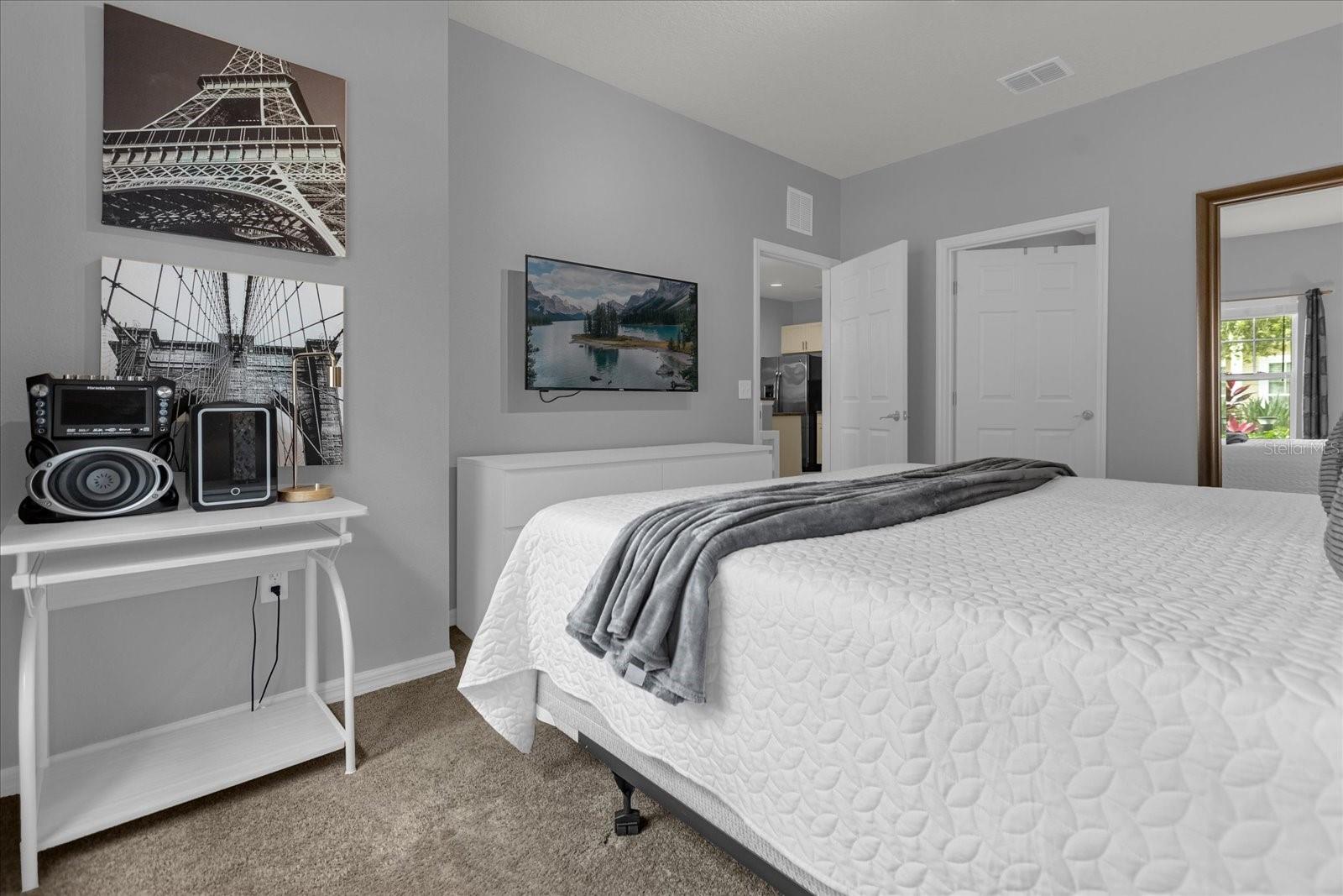 Image 12 of 20 For 5350 Diplomat Court 107