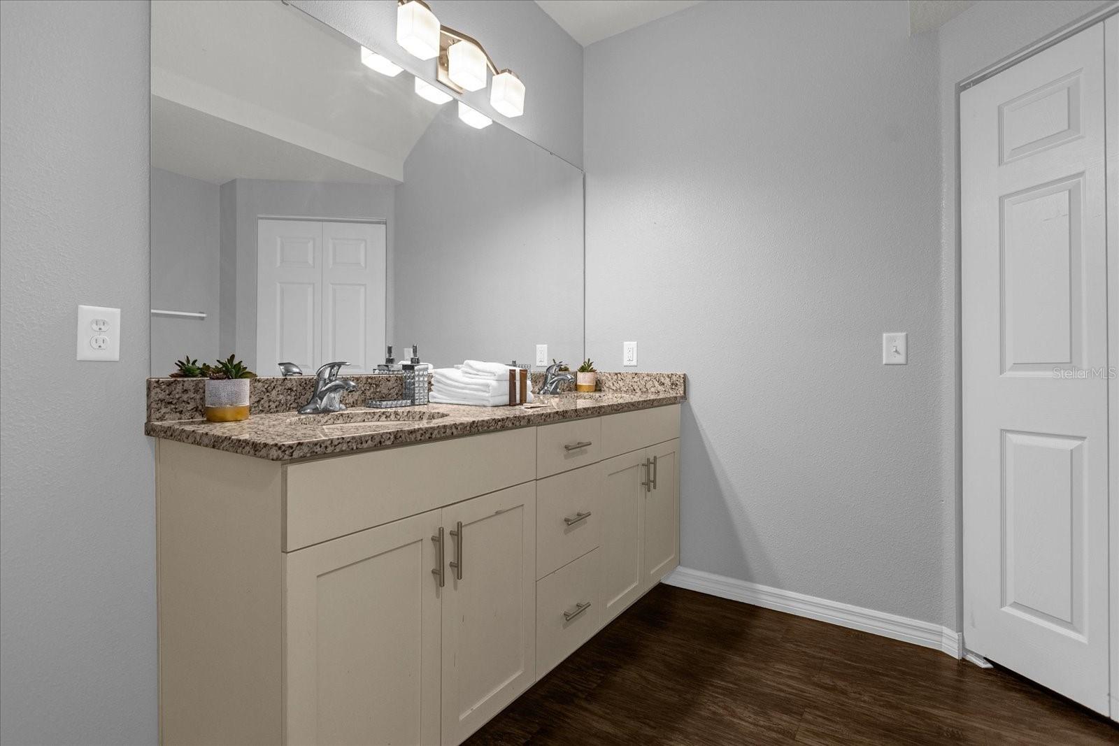 Image 19 of 20 For 5350 Diplomat Court 107