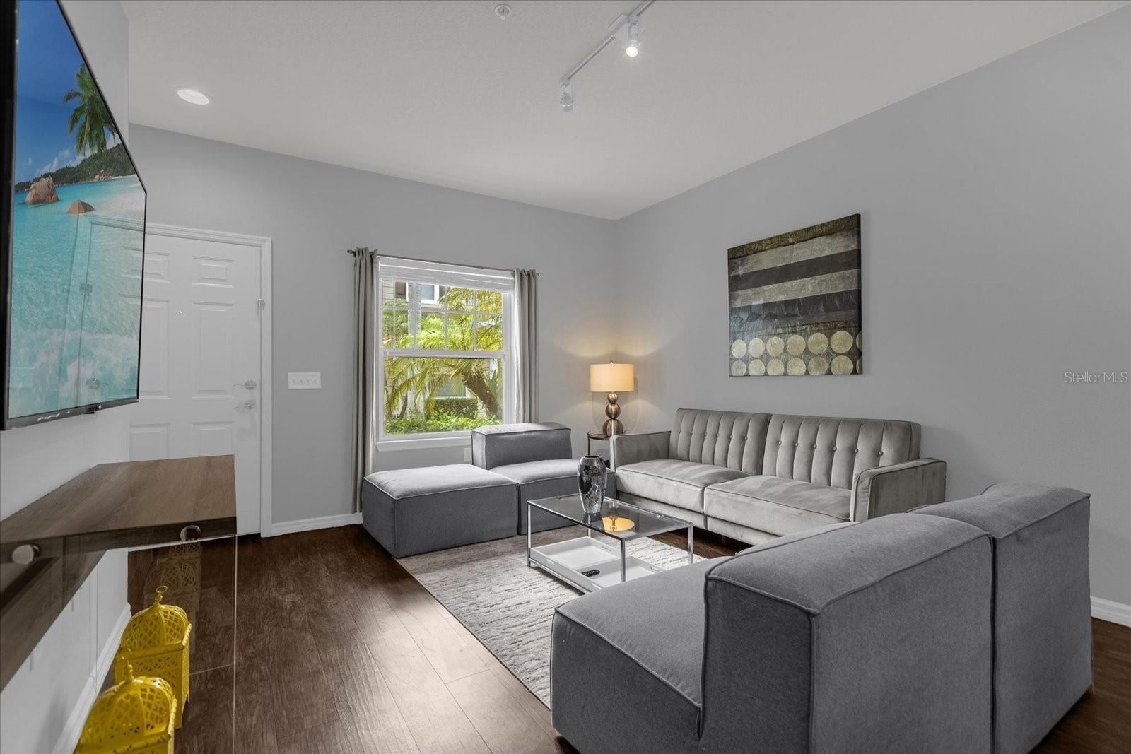 Image 4 of 20 For 5350 Diplomat Court 107