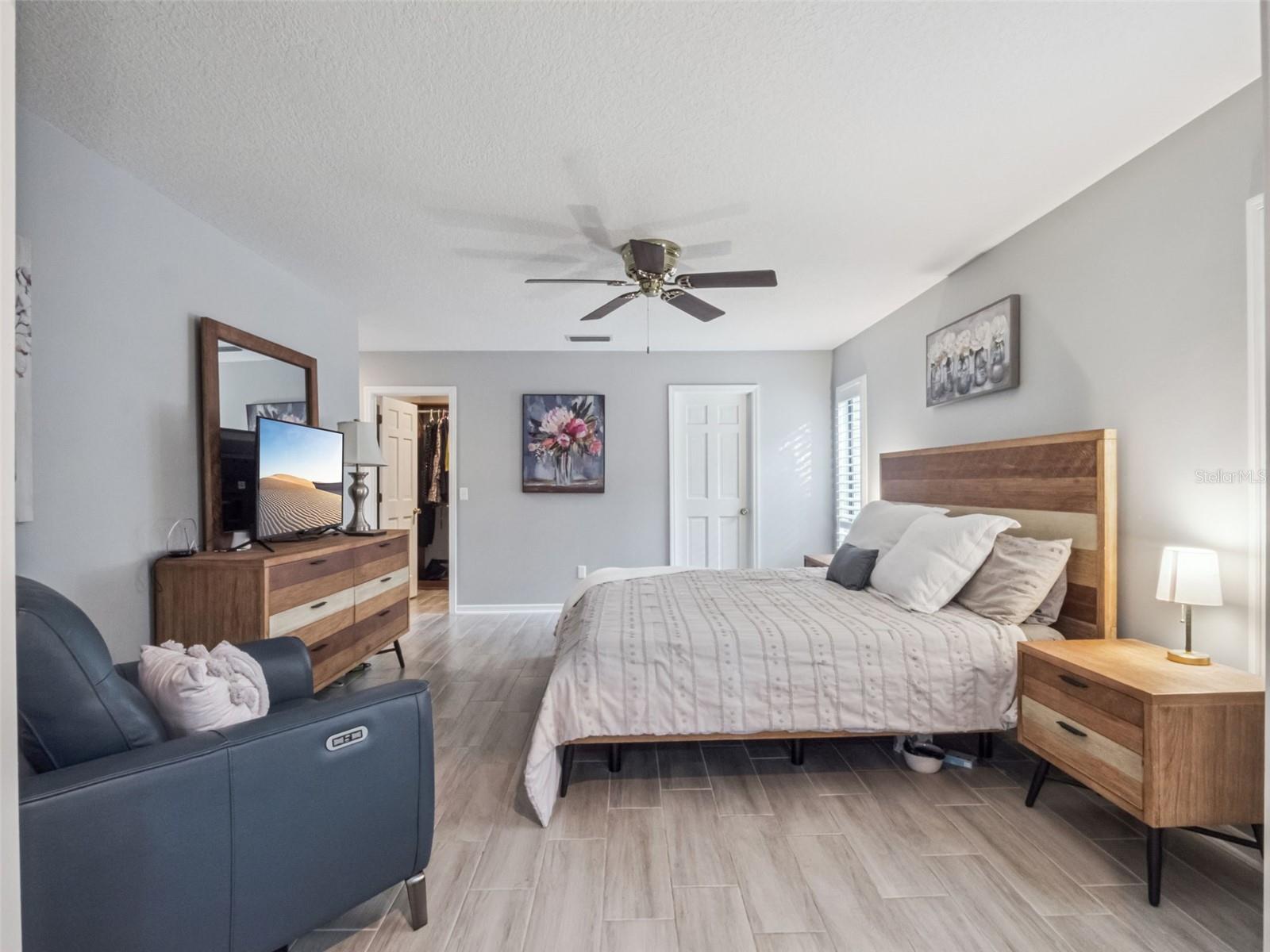 Image 14 of 39 For 394 Woodstead Circle