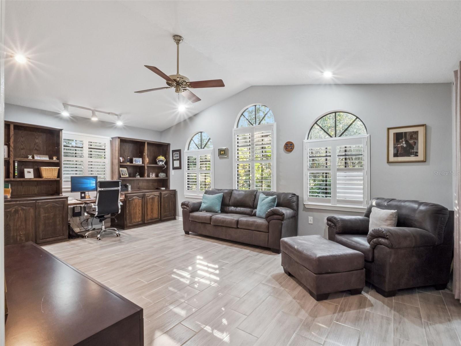 Image 16 of 39 For 394 Woodstead Circle