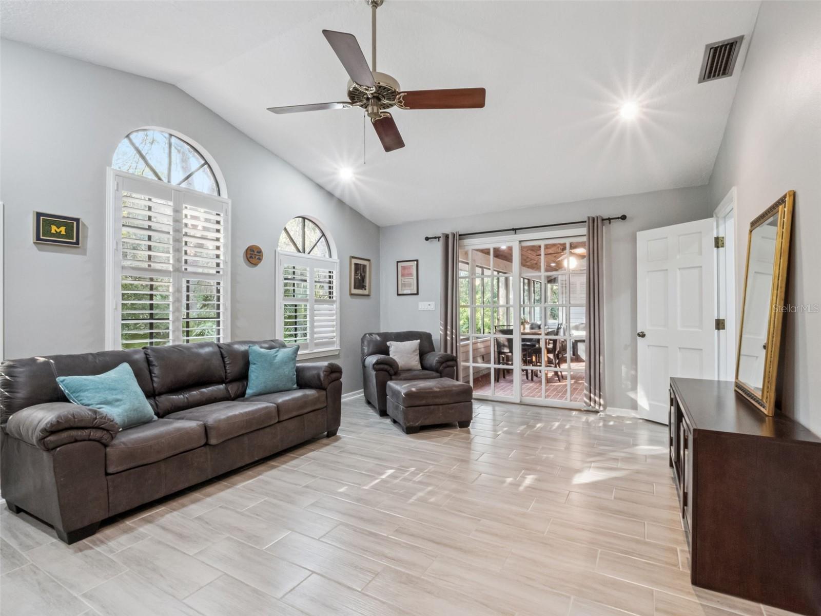 Image 17 of 39 For 394 Woodstead Circle