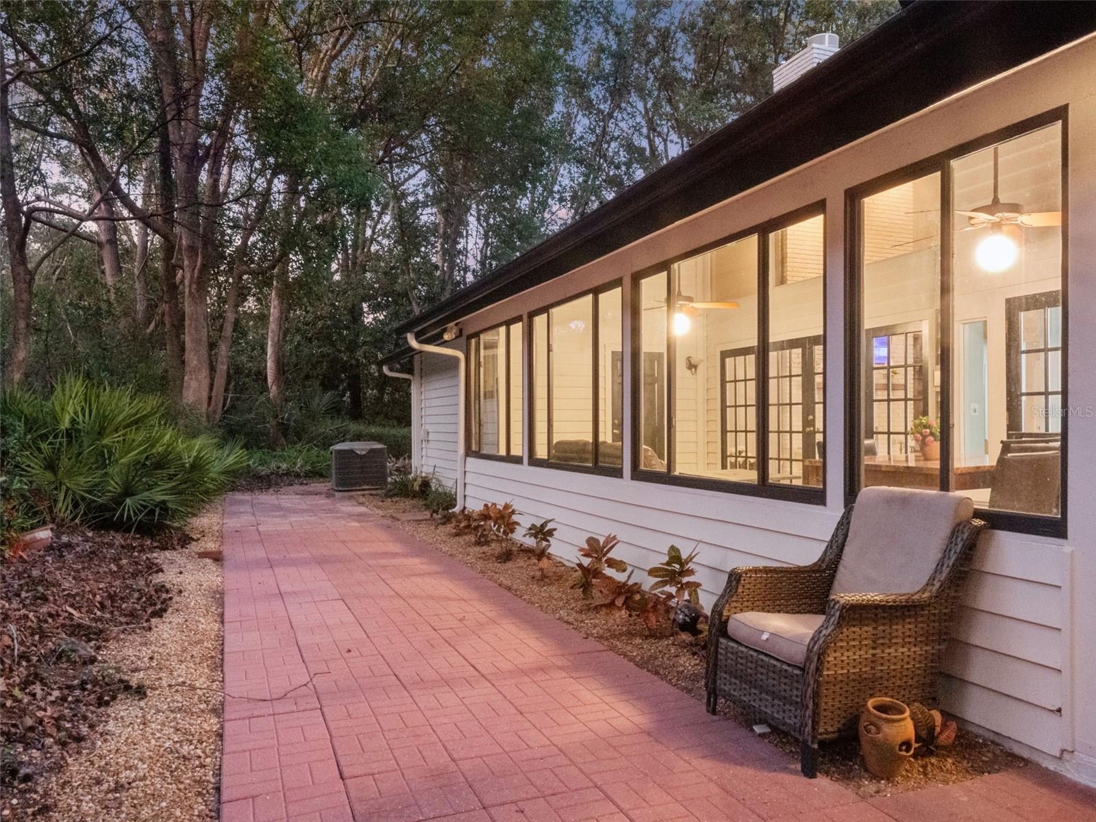 Image 25 of 39 For 394 Woodstead Circle