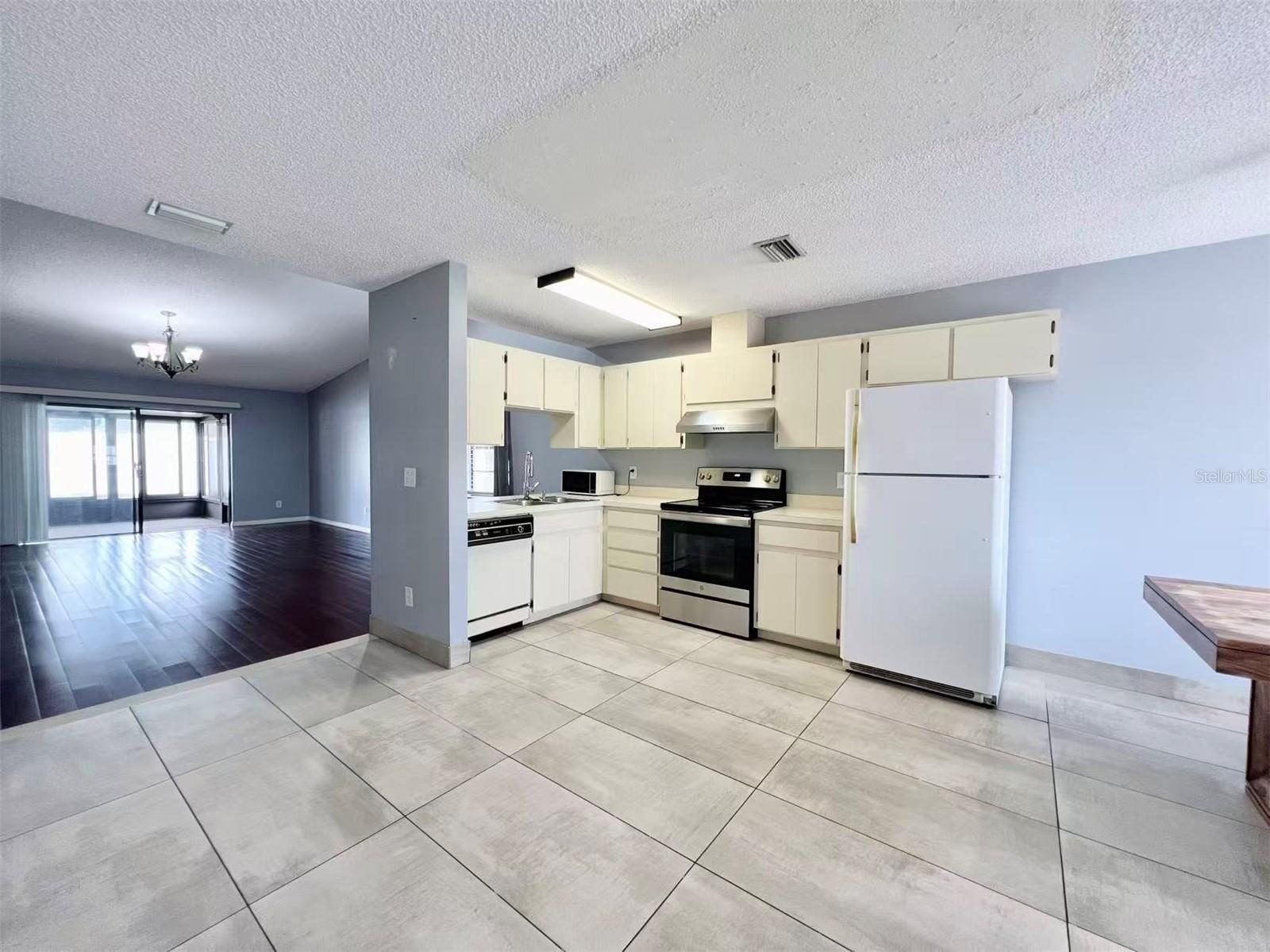 Image 4 of 27 For 8341 Duval Drive