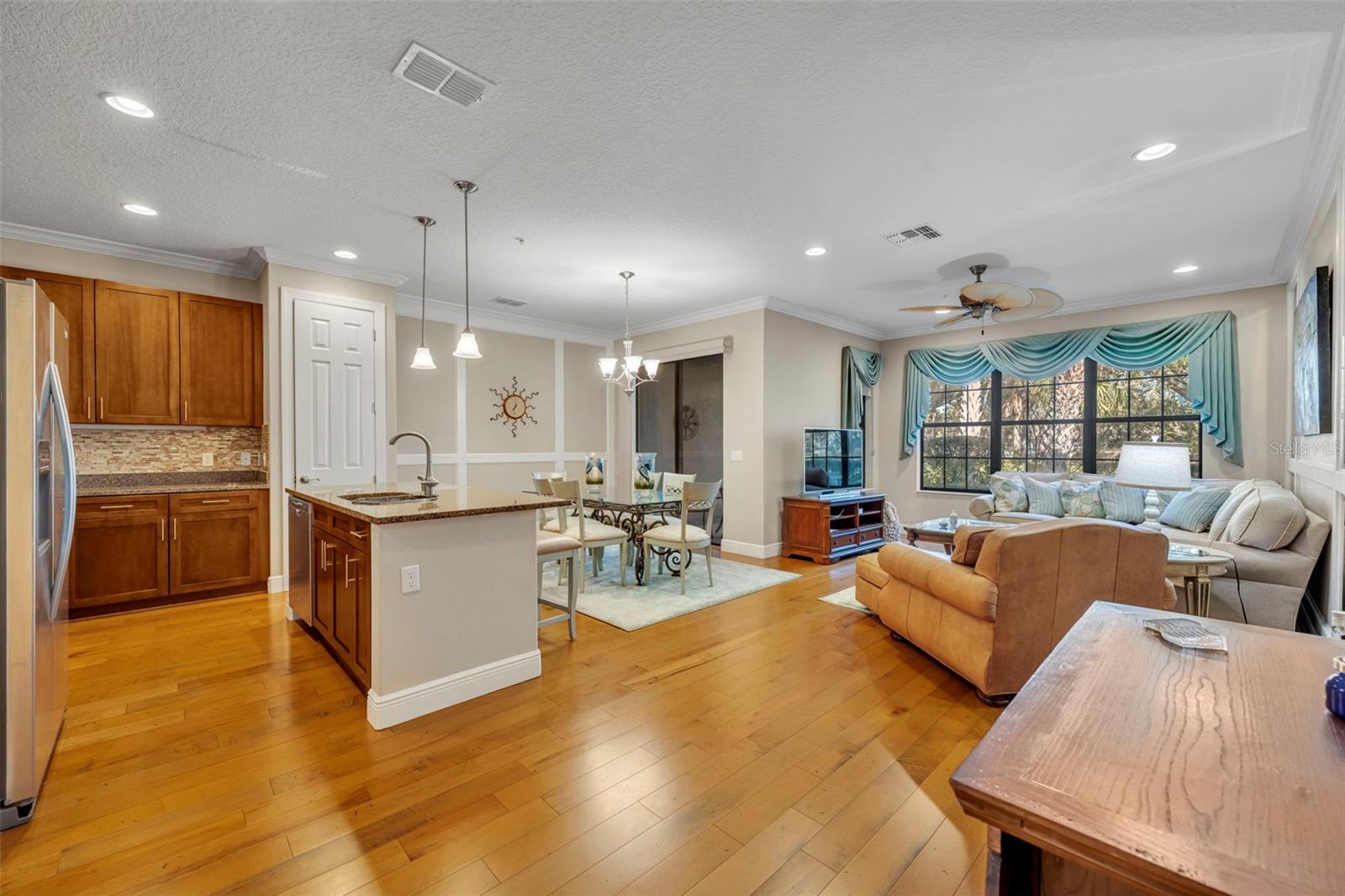 Image 11 of 40 For 1328 Congressional Court