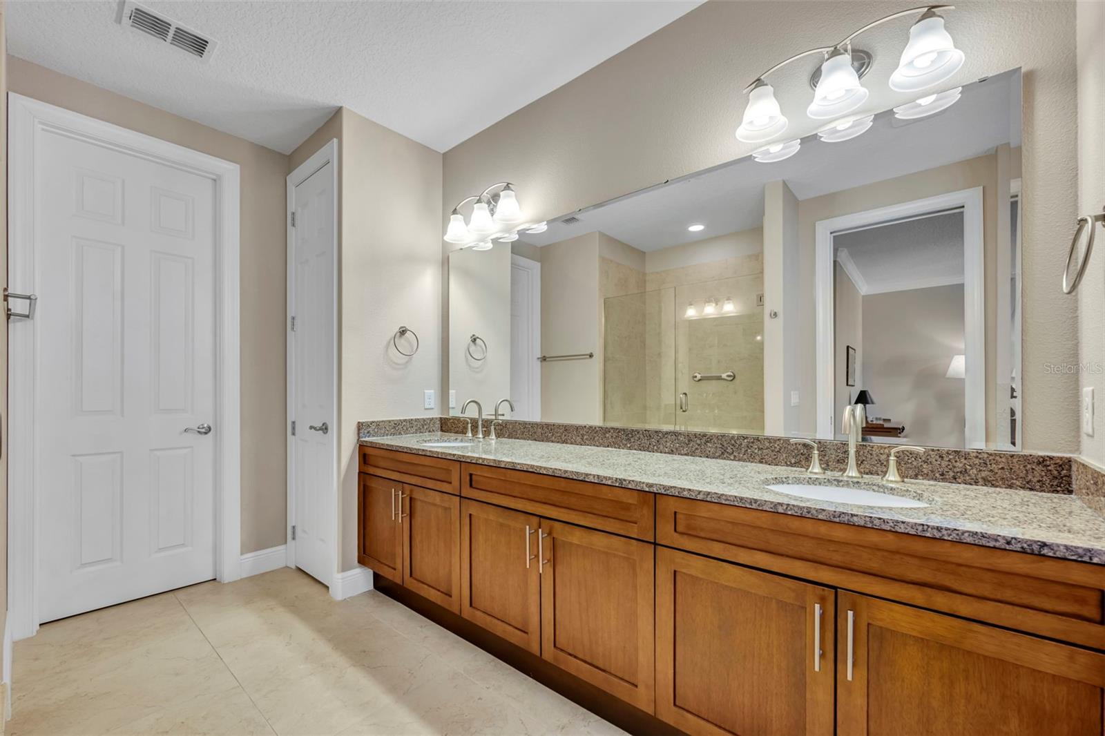 Image 21 of 40 For 1328 Congressional Court