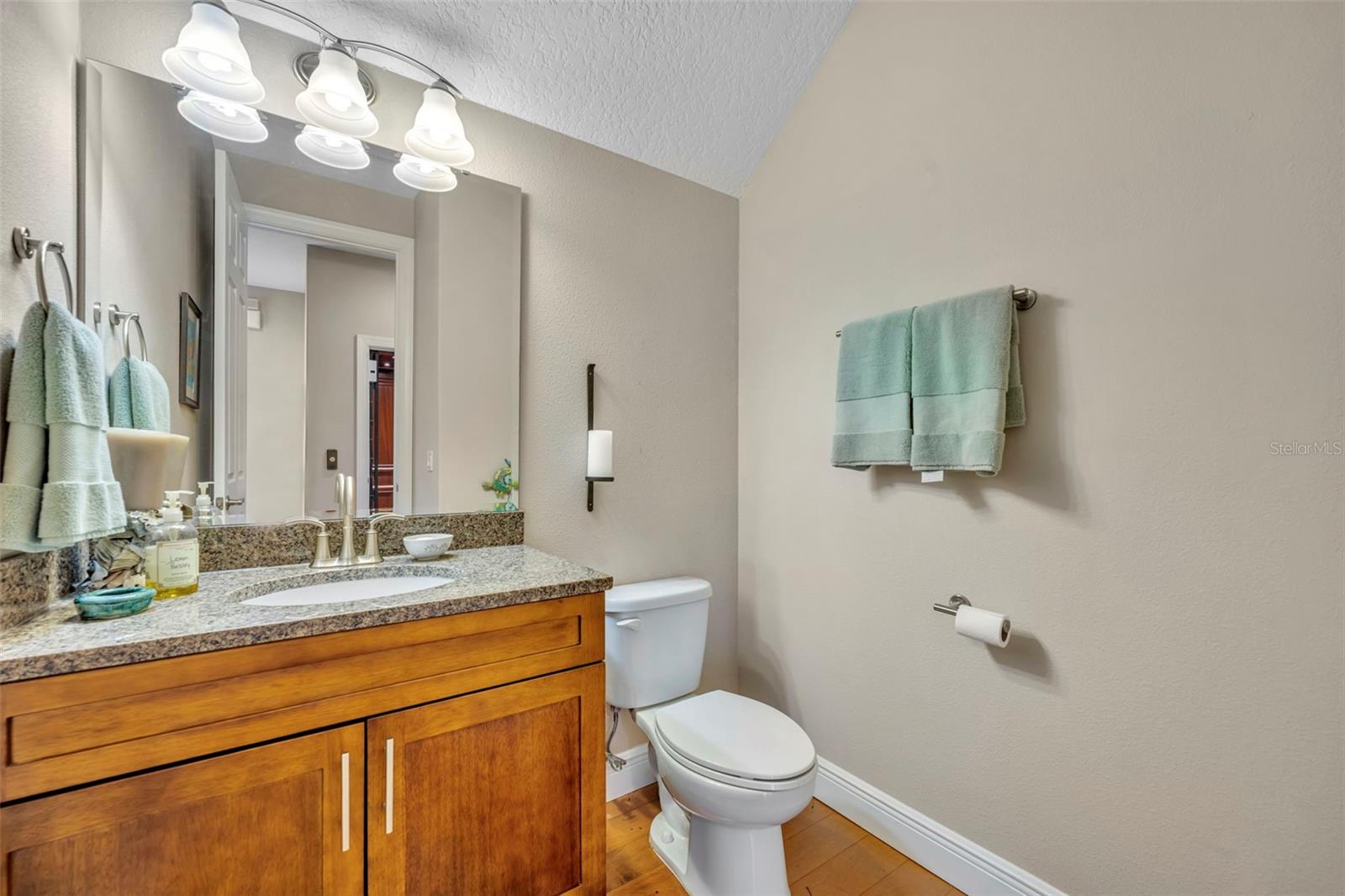 Image 27 of 40 For 1328 Congressional Court