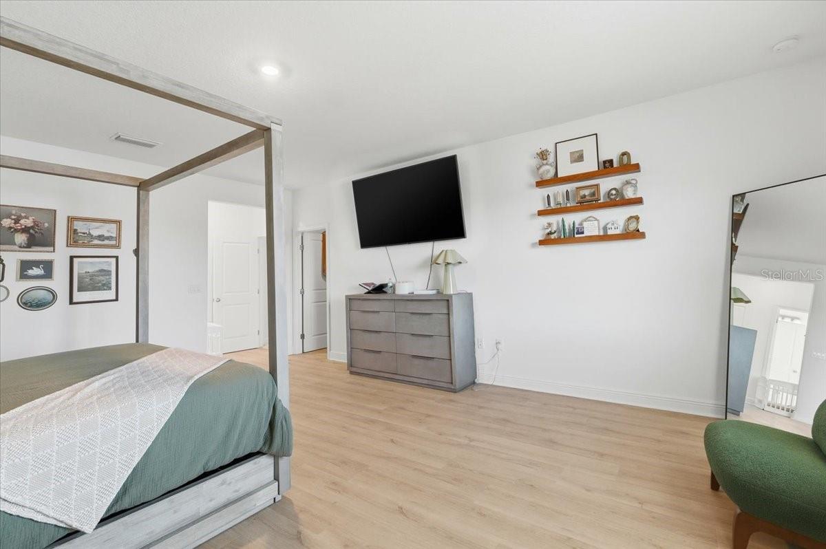 Image 32 of 75 For 2072 Keystone Pass Boulevard