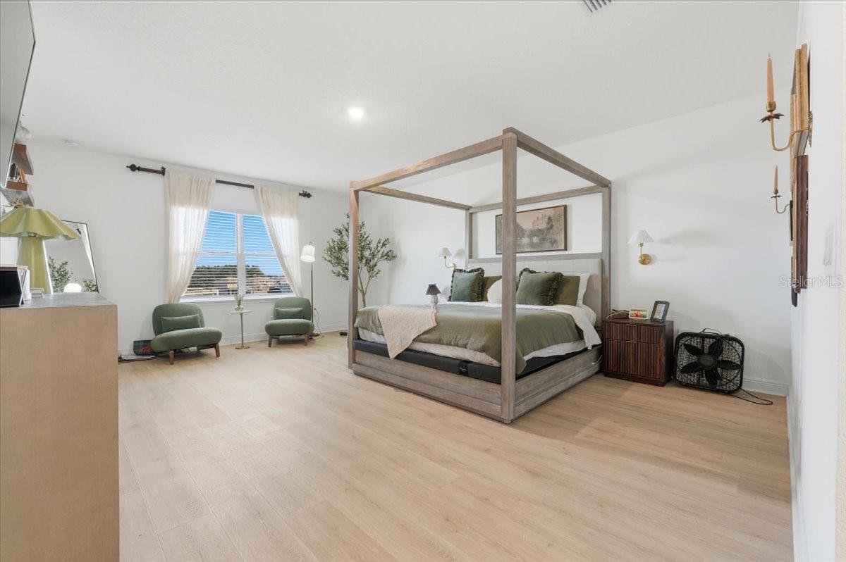 Image 33 of 75 For 2072 Keystone Pass Boulevard