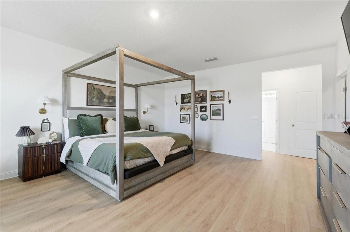 Image 34 of 75 For 2072 Keystone Pass Boulevard