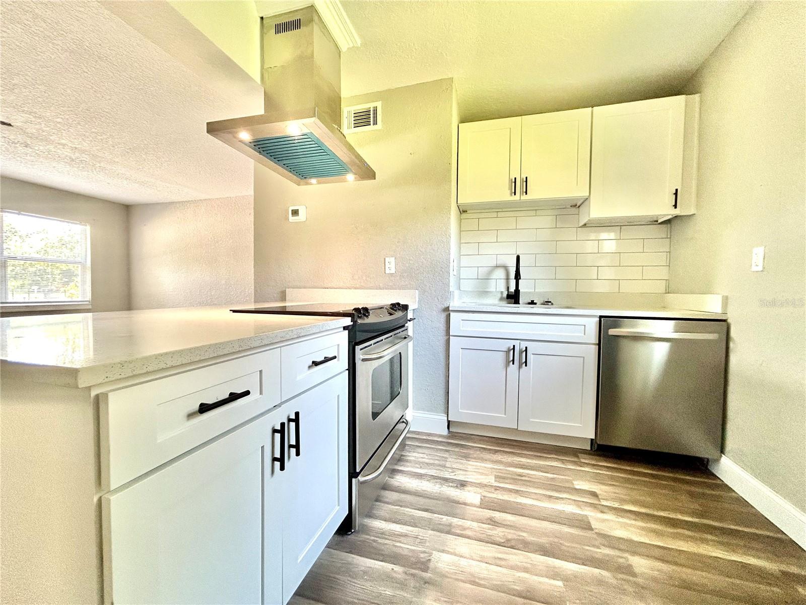 Image 10 of 27 For 418 Charles Street