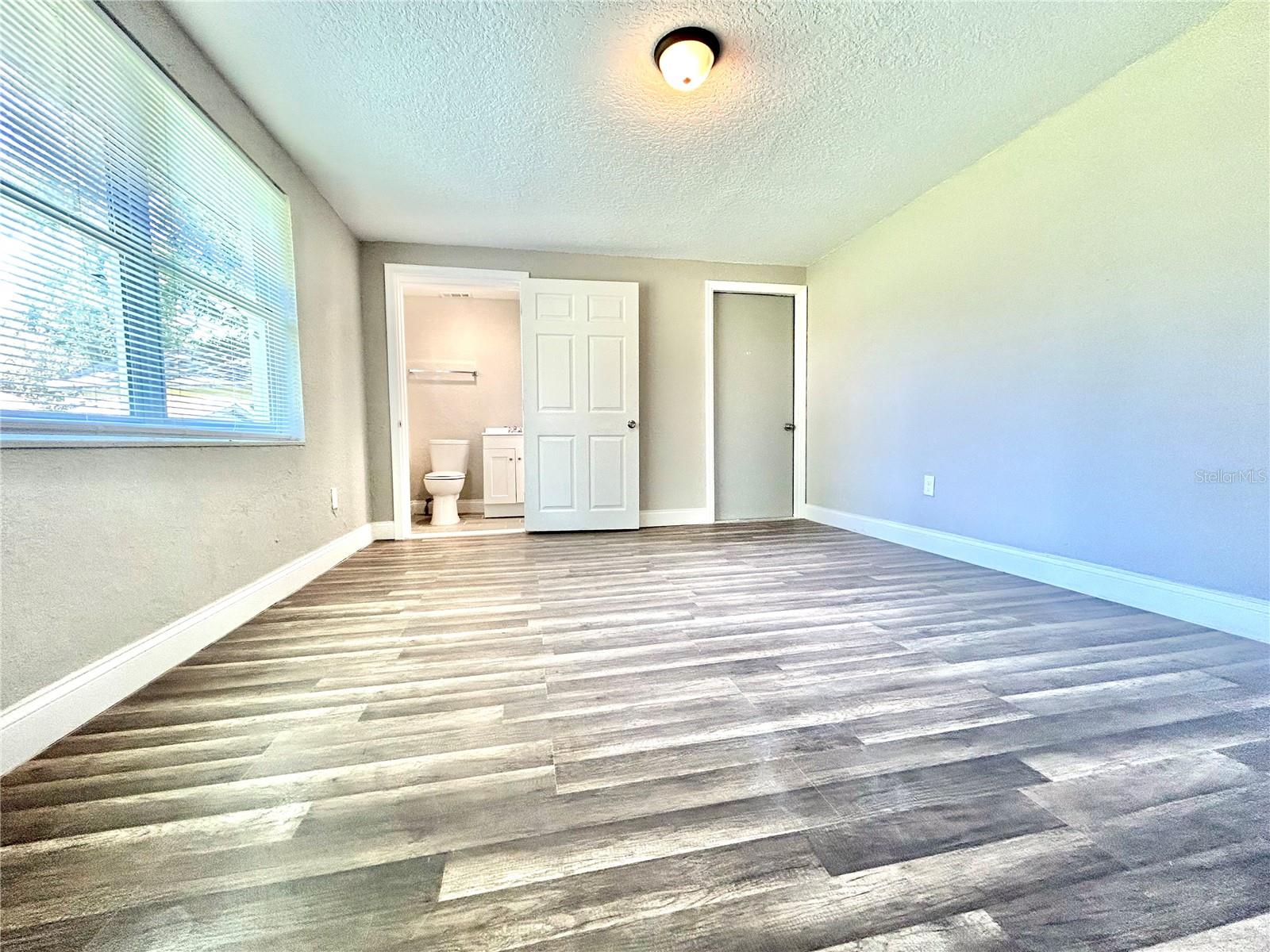 Image 21 of 27 For 418 Charles Street