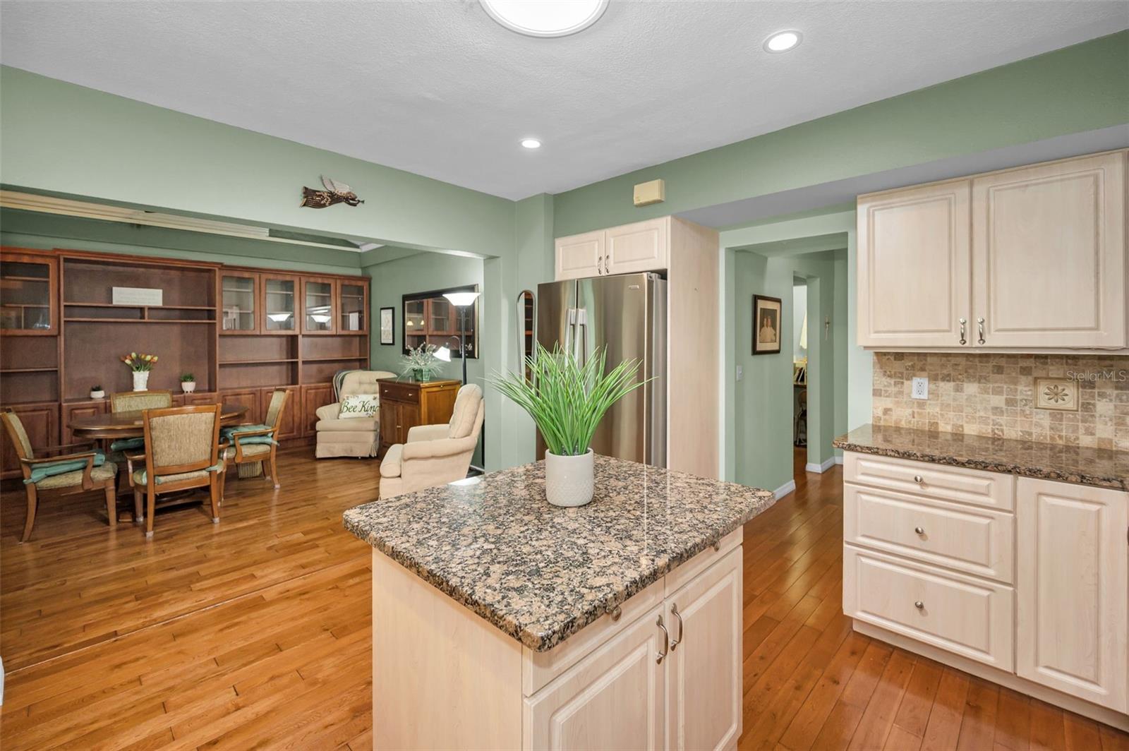 Image 20 of 46 For 250 Rosery Road Nw 218