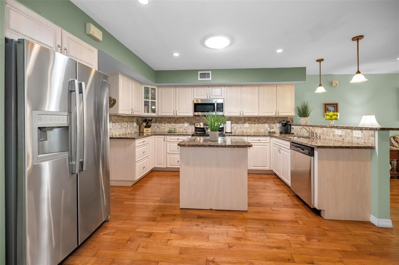 Image 21 of 46 For 250 Rosery Road Nw 218