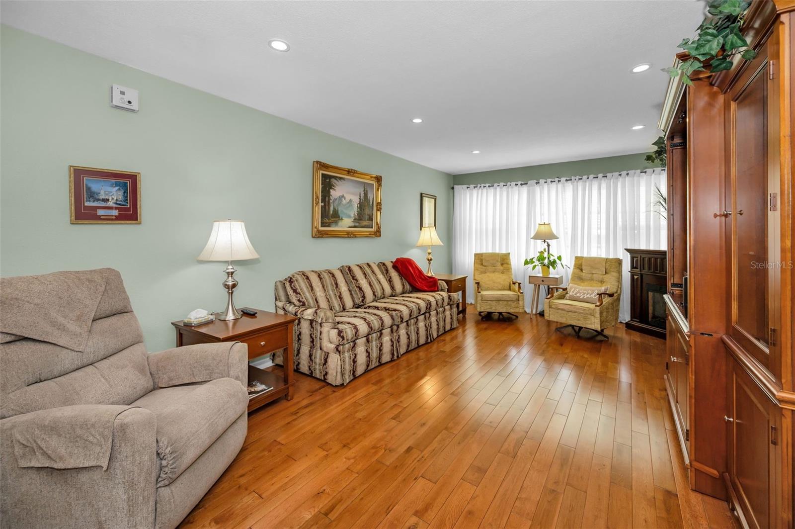 Image 22 of 46 For 250 Rosery Road Nw 218