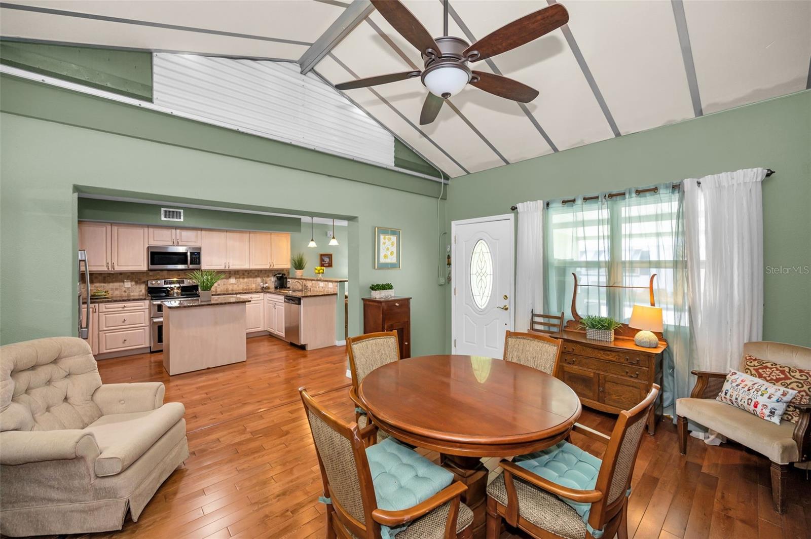 Image 9 of 46 For 250 Rosery Road Nw 218