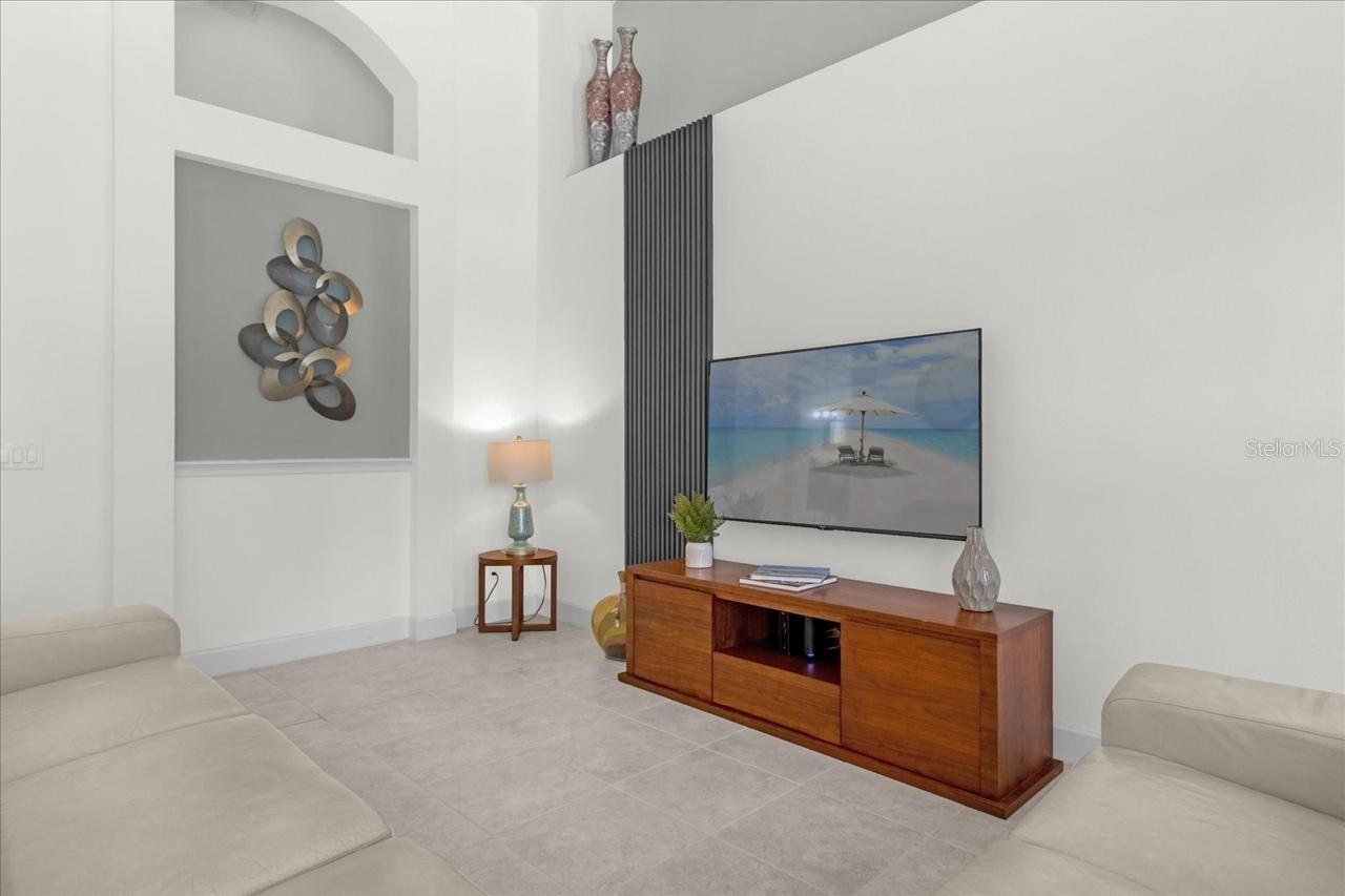 Image 12 of 26 For 4072 Oaktree Drive