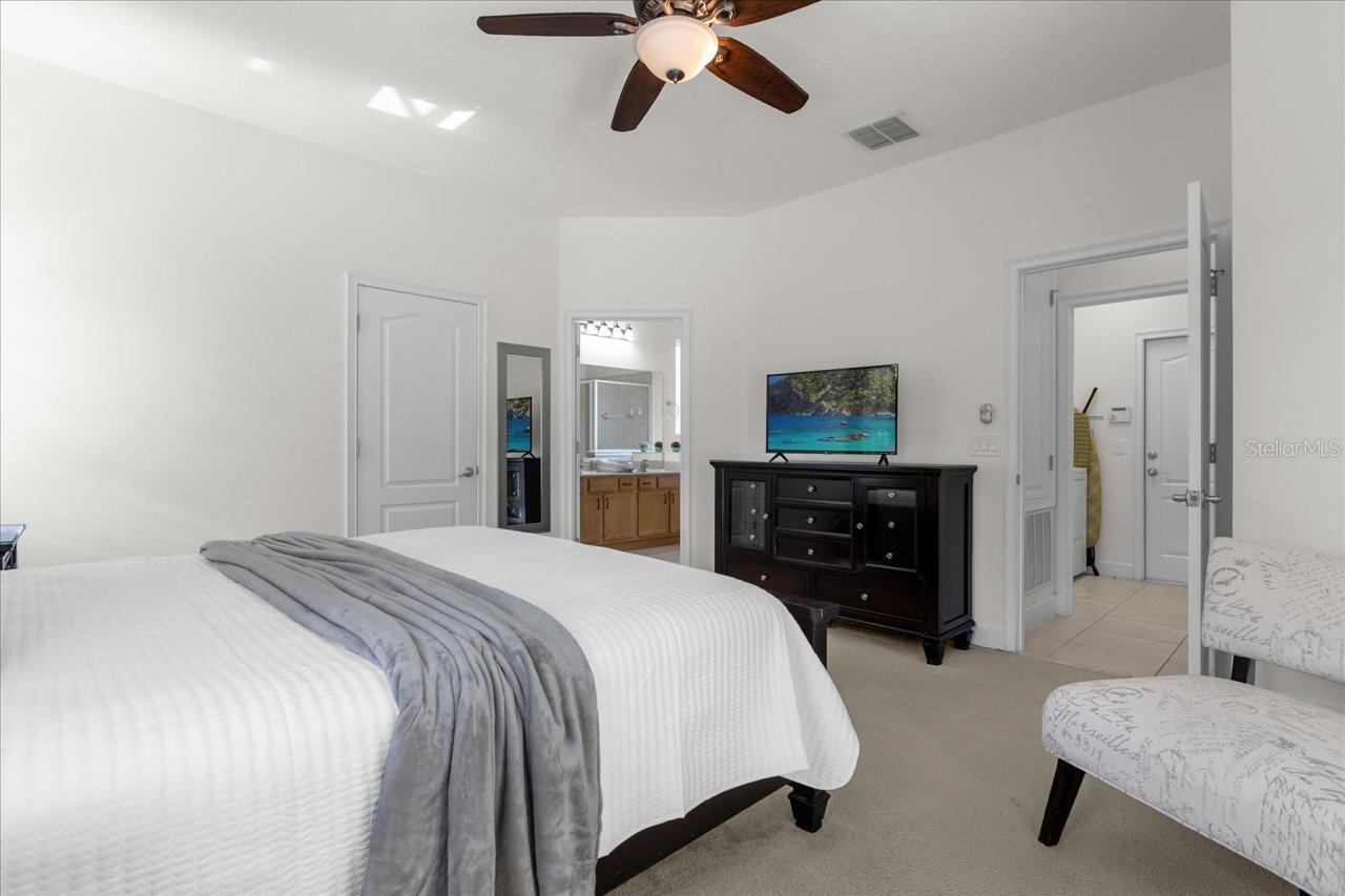 Image 14 of 26 For 4072 Oaktree Drive