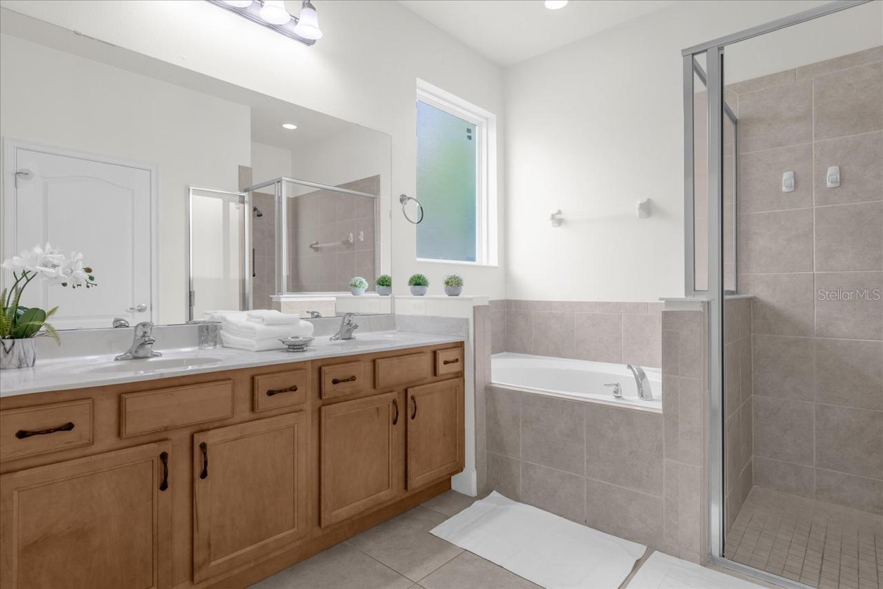 Image 21 of 26 For 4072 Oaktree Drive