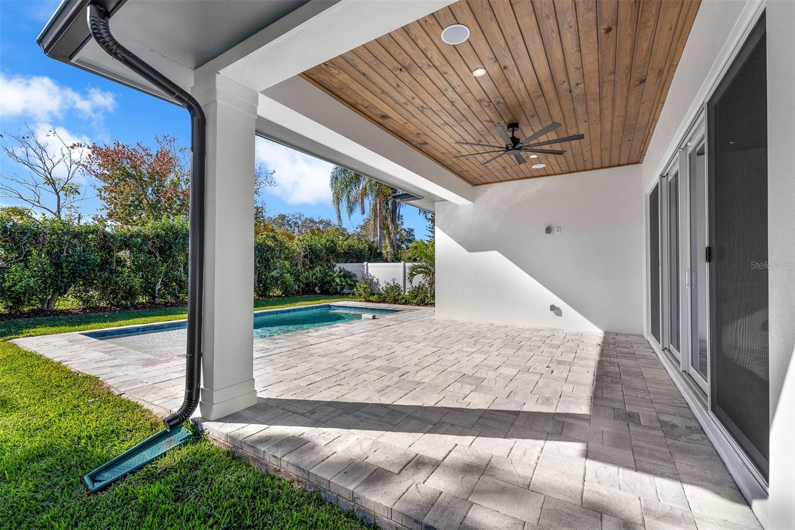 Image 11 of 53 For 1010 Venetian Avenue