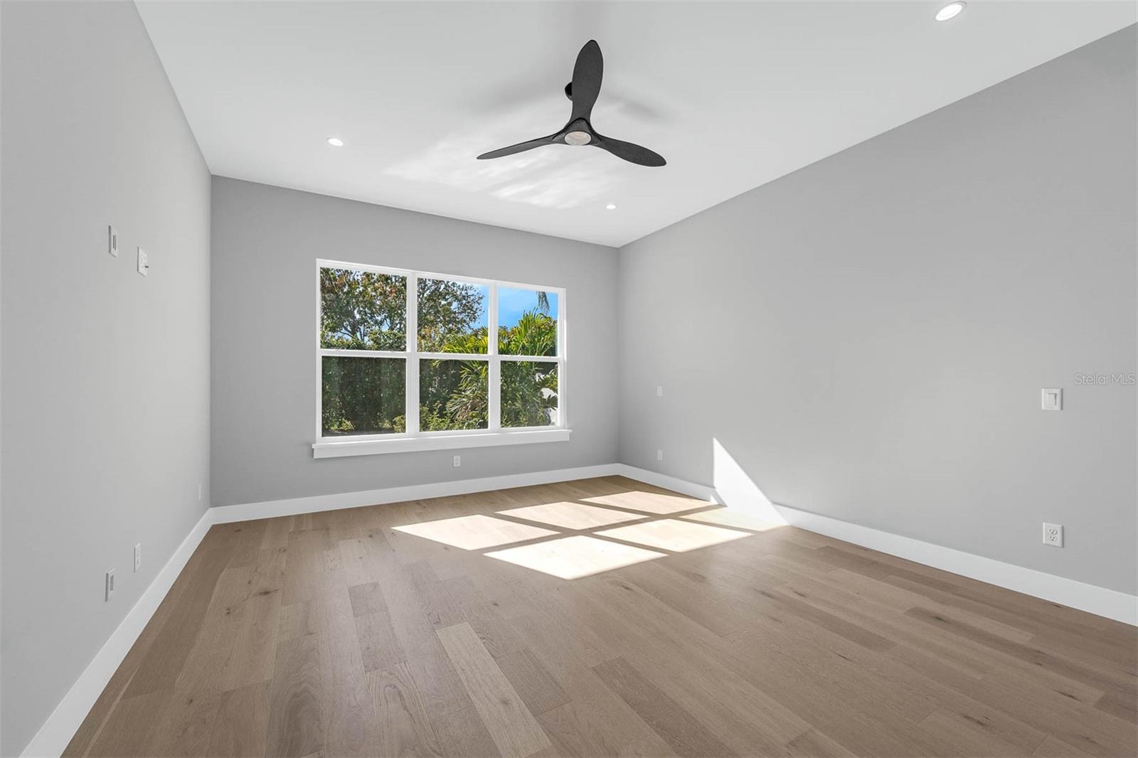 Image 28 of 53 For 1010 Venetian Avenue