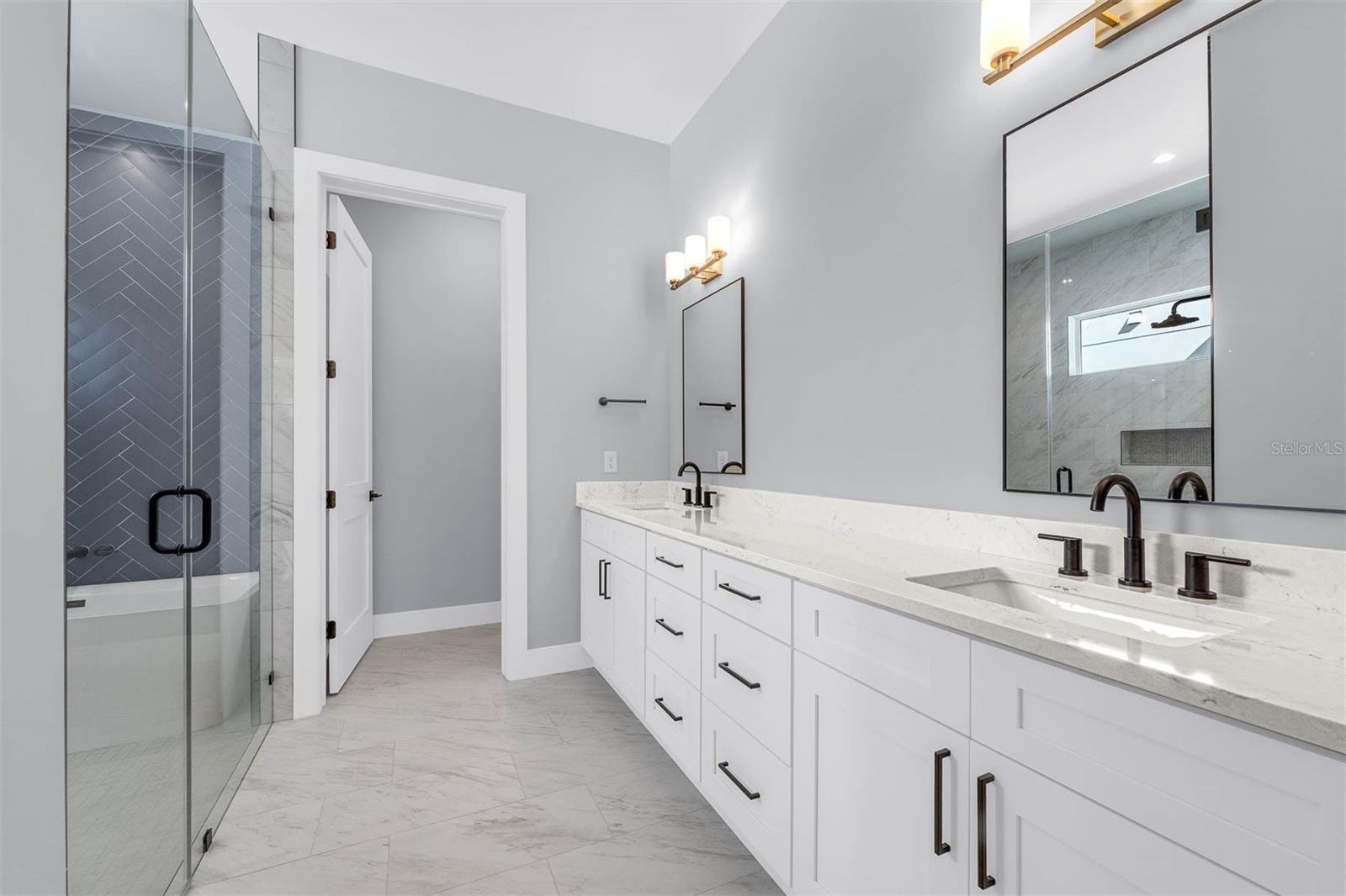 Image 32 of 53 For 1010 Venetian Avenue