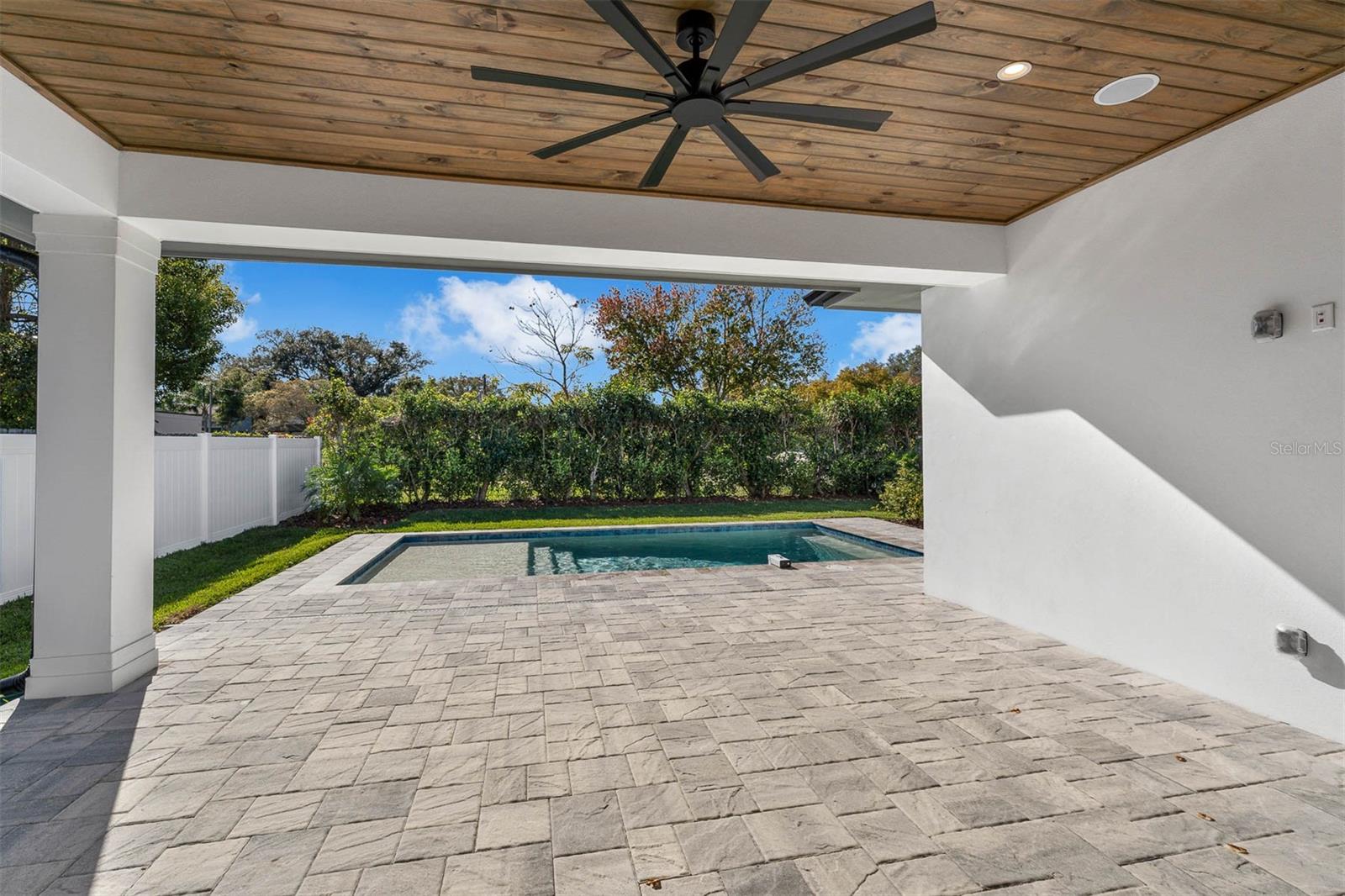 Image 9 of 53 For 1010 Venetian Avenue