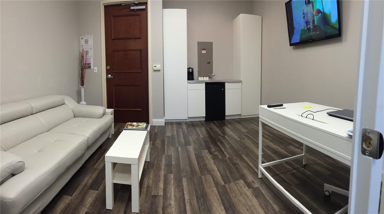 Image 6 of 8 For 7065 Westpointe Boulevard 203