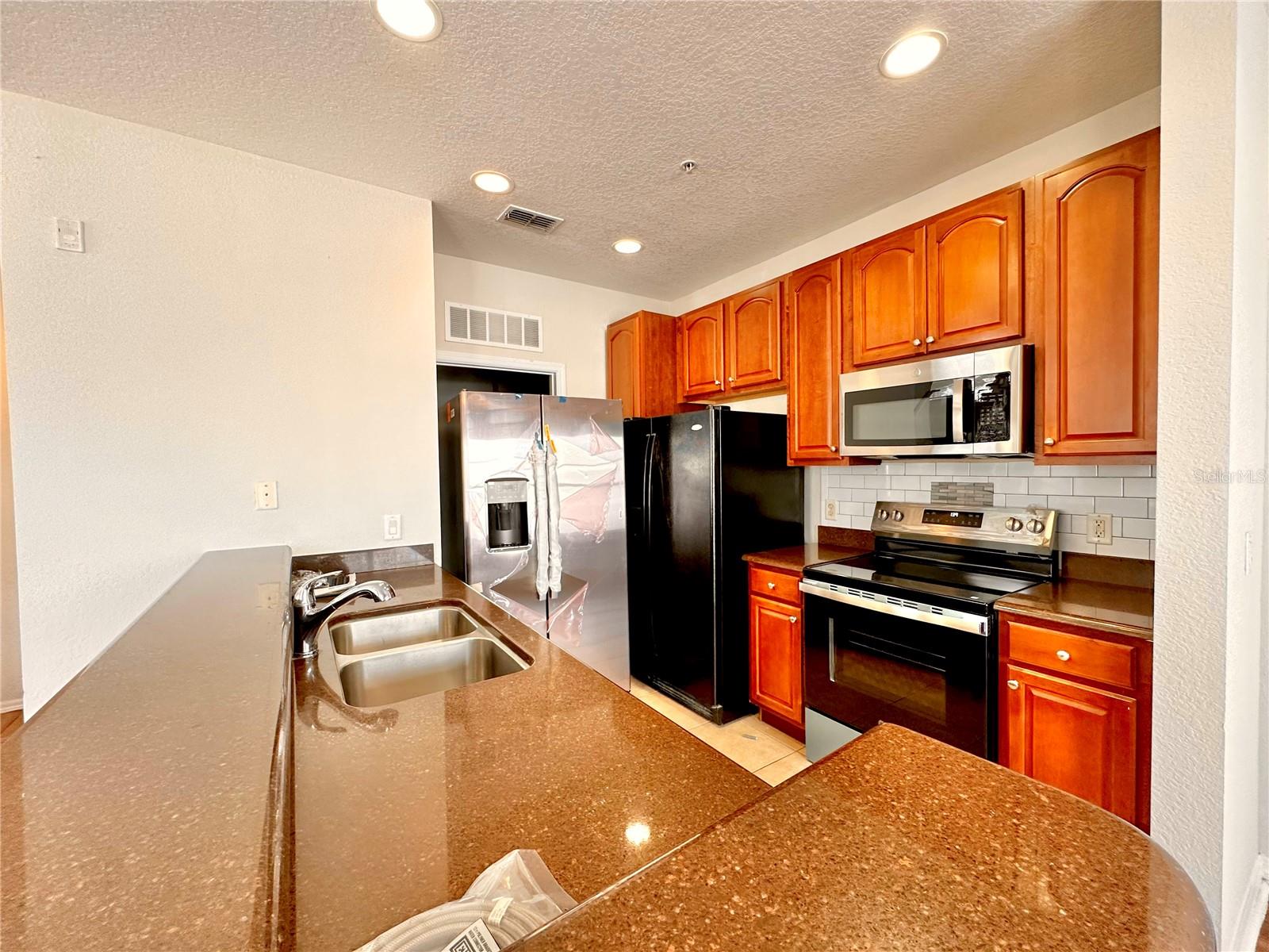 Image 17 of 40 For 2334 Grand Central Parkway 1