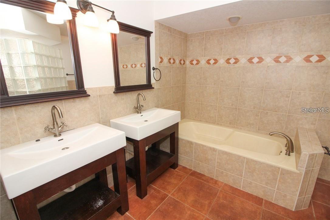 Image 17 of 28 For 7213 Dr Phillips Boulevard