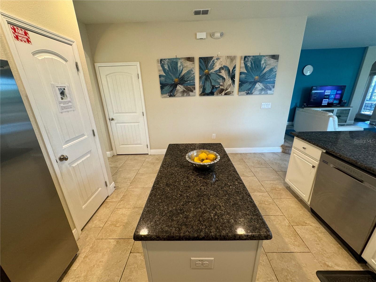 Image 16 of 75 For 4119 Oaktree Drive