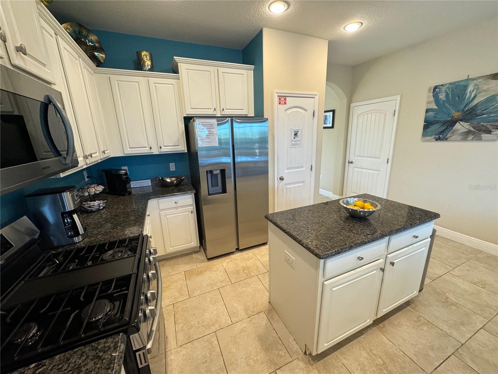 Image 17 of 75 For 4119 Oaktree Drive