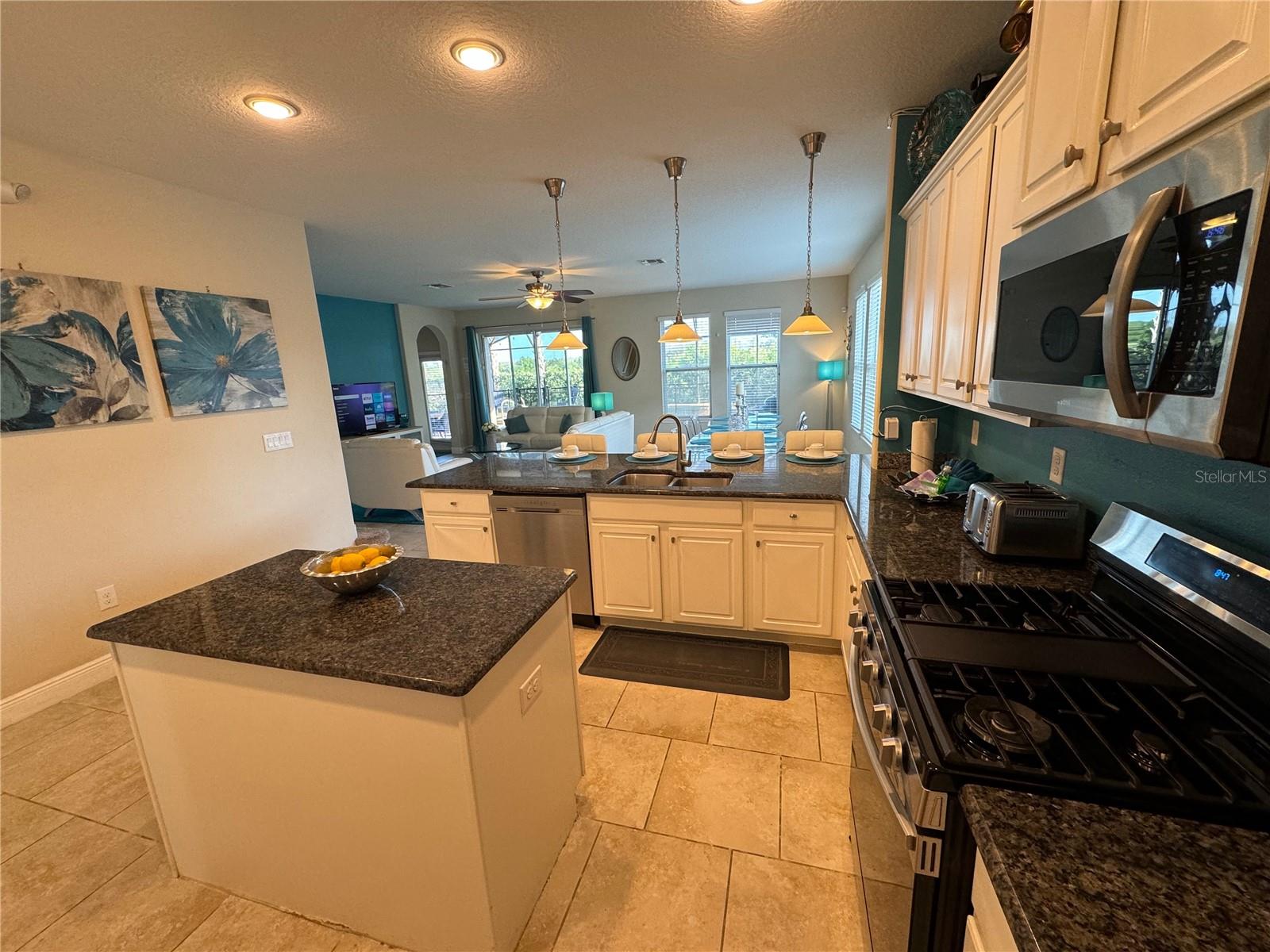 Image 18 of 75 For 4119 Oaktree Drive