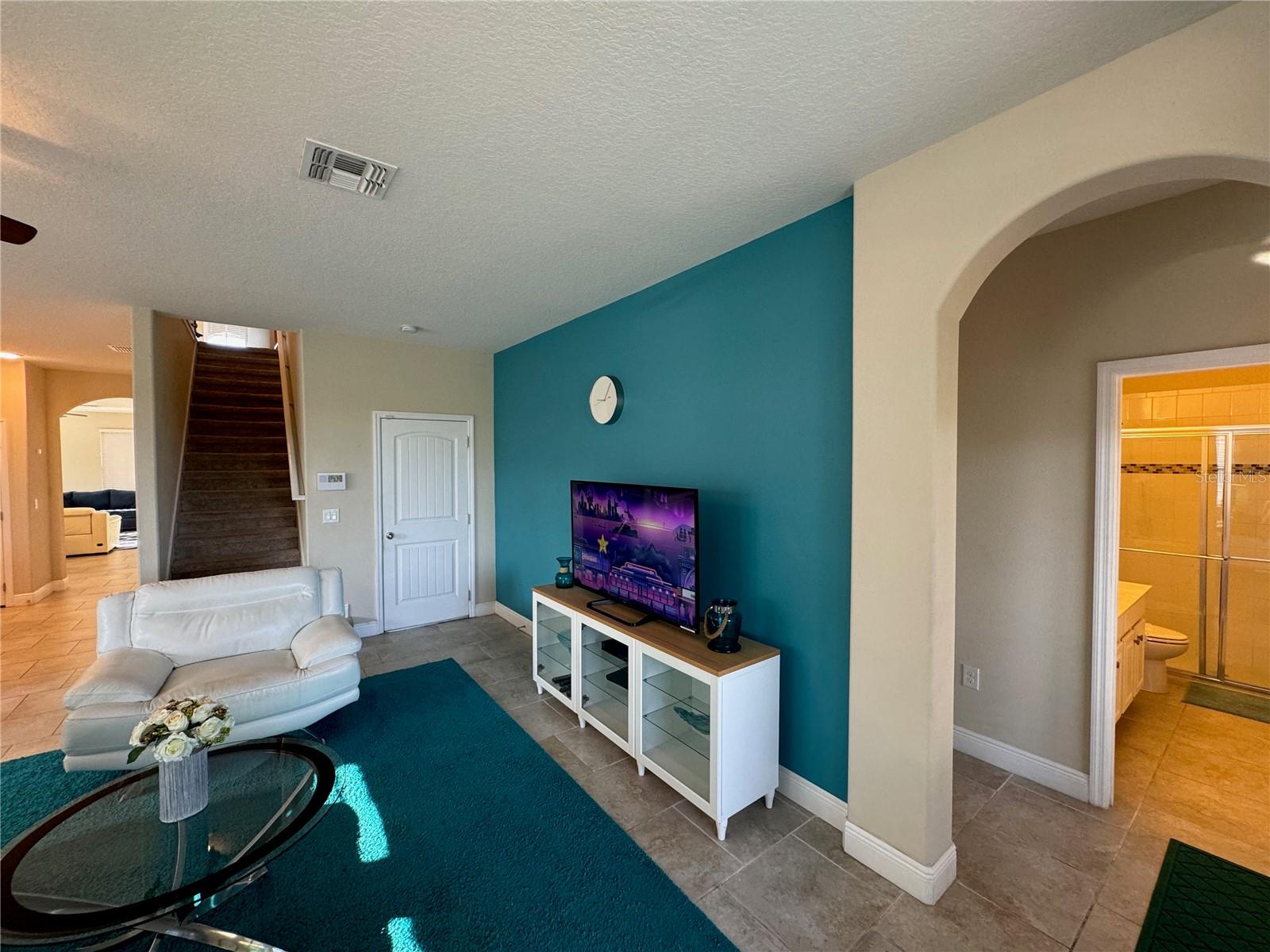 Image 30 of 75 For 4119 Oaktree Drive