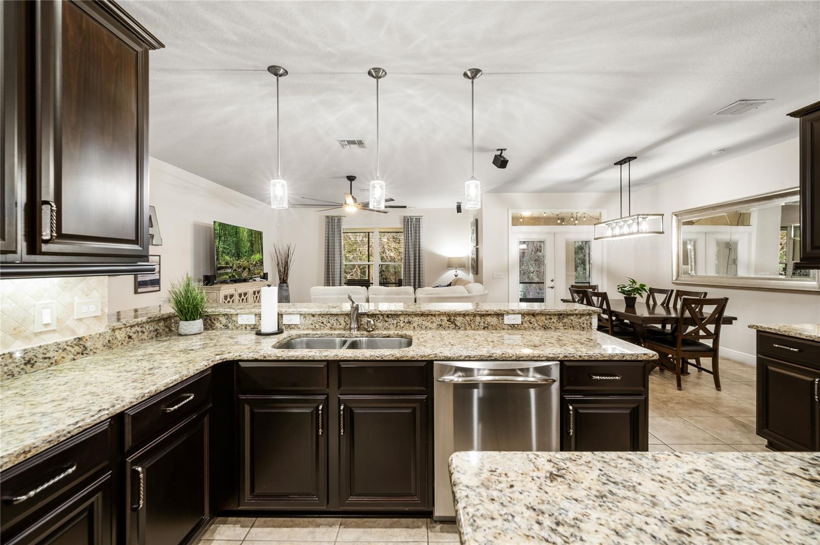 Image 11 of 62 For 648 Fanning Drive