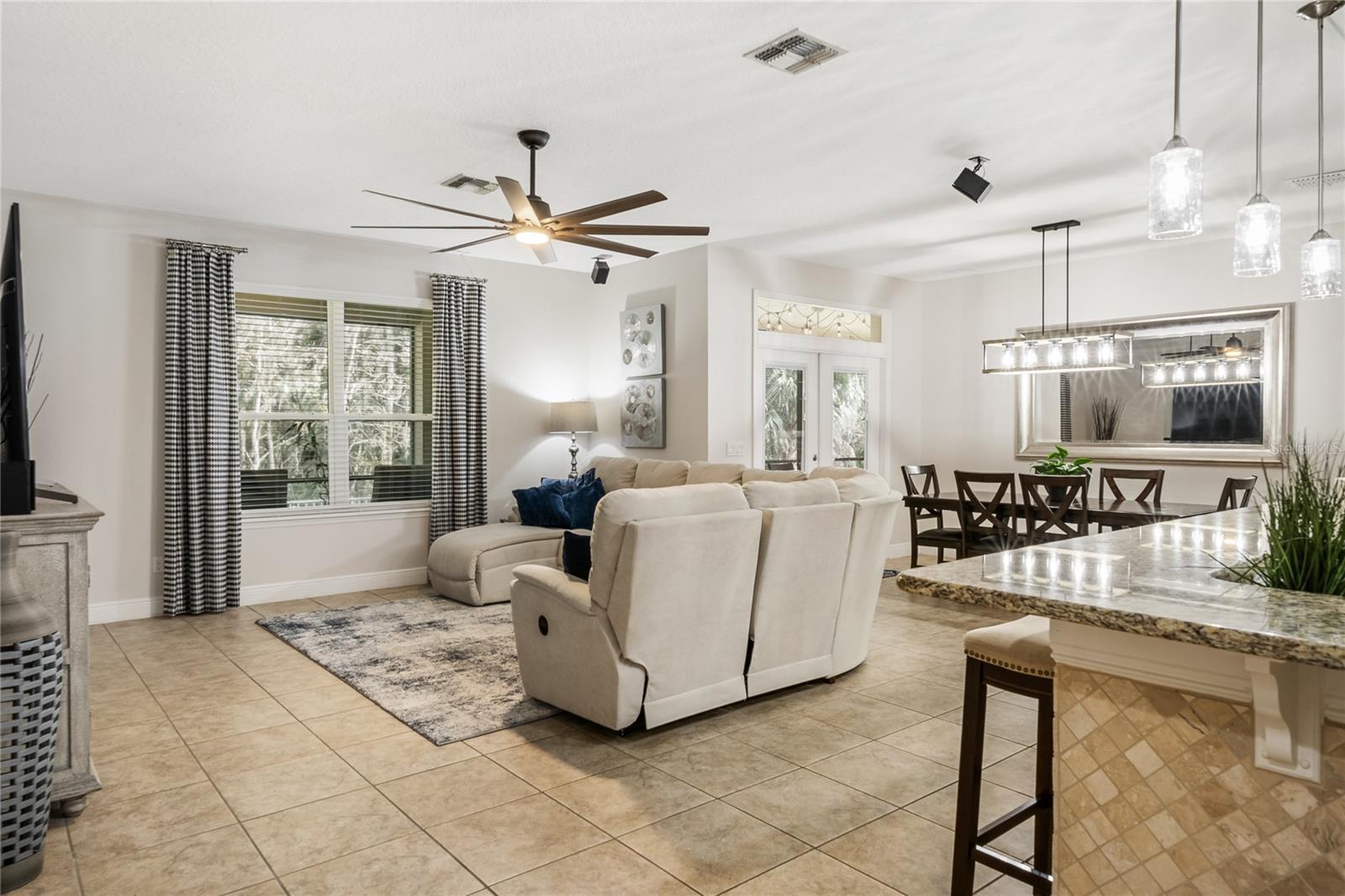 Image 20 of 62 For 648 Fanning Drive