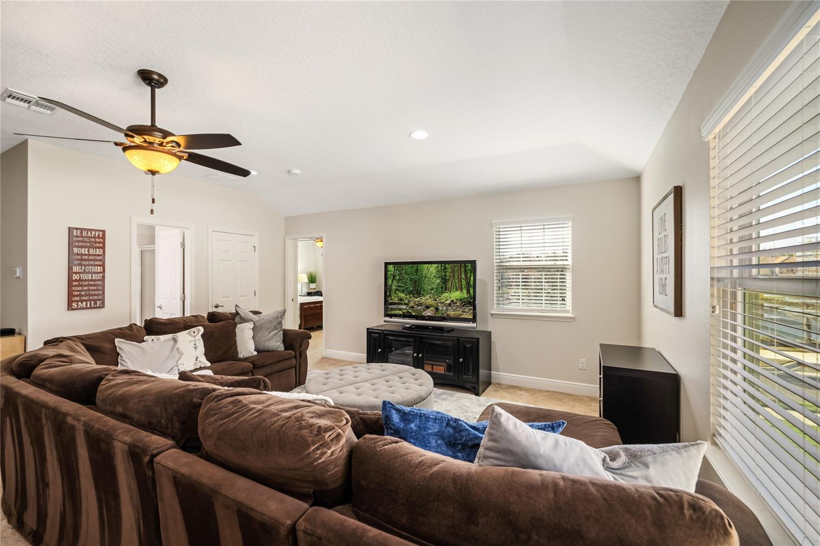 Image 36 of 62 For 648 Fanning Drive