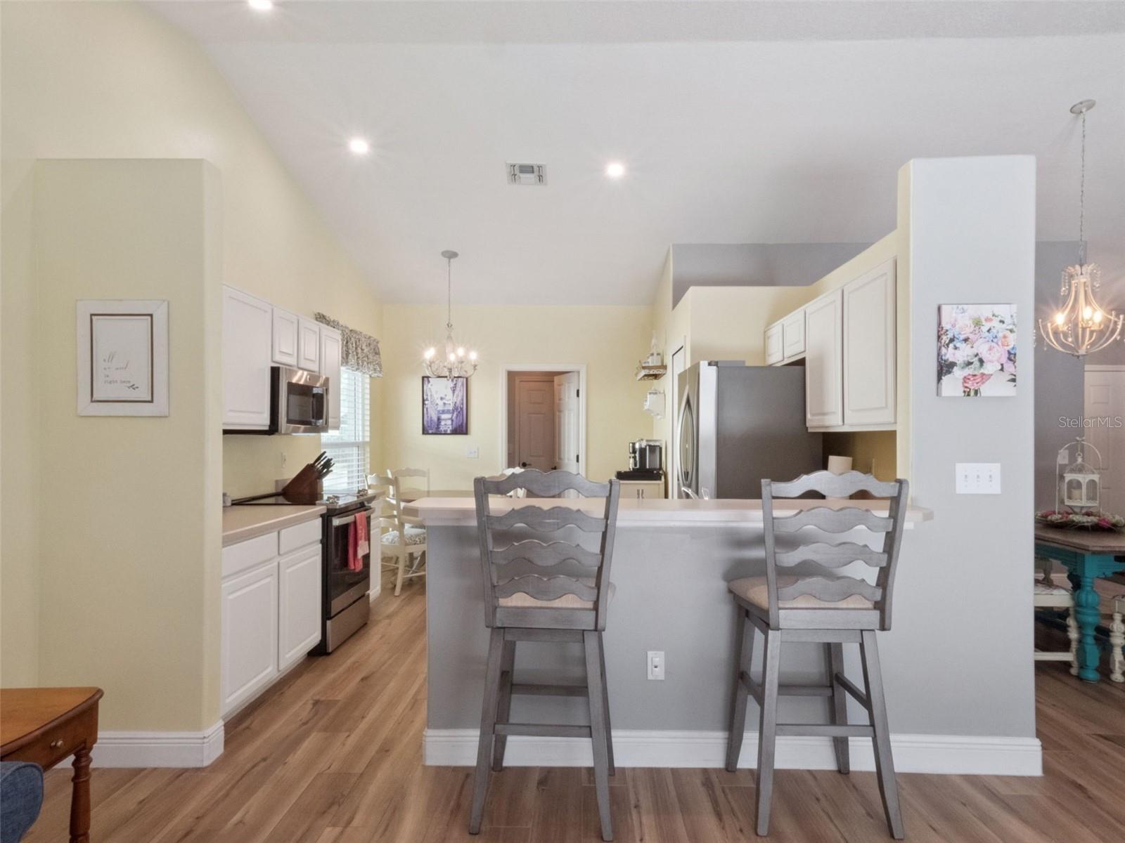 Image 12 of 34 For 470 Wellesly Street